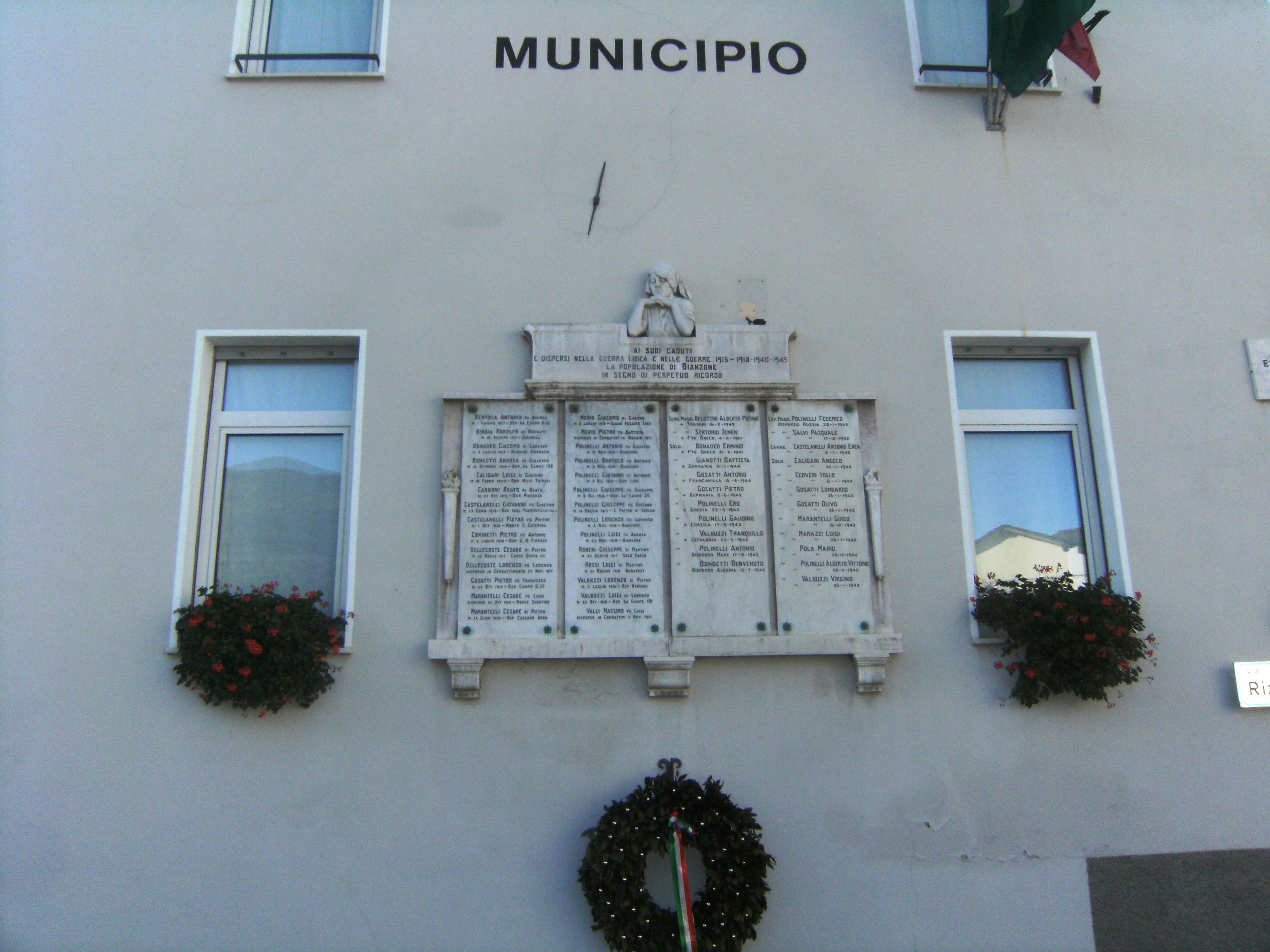 Figura femminile (lapide commemorativa ai caduti) - ambito italiano (XX secolo)