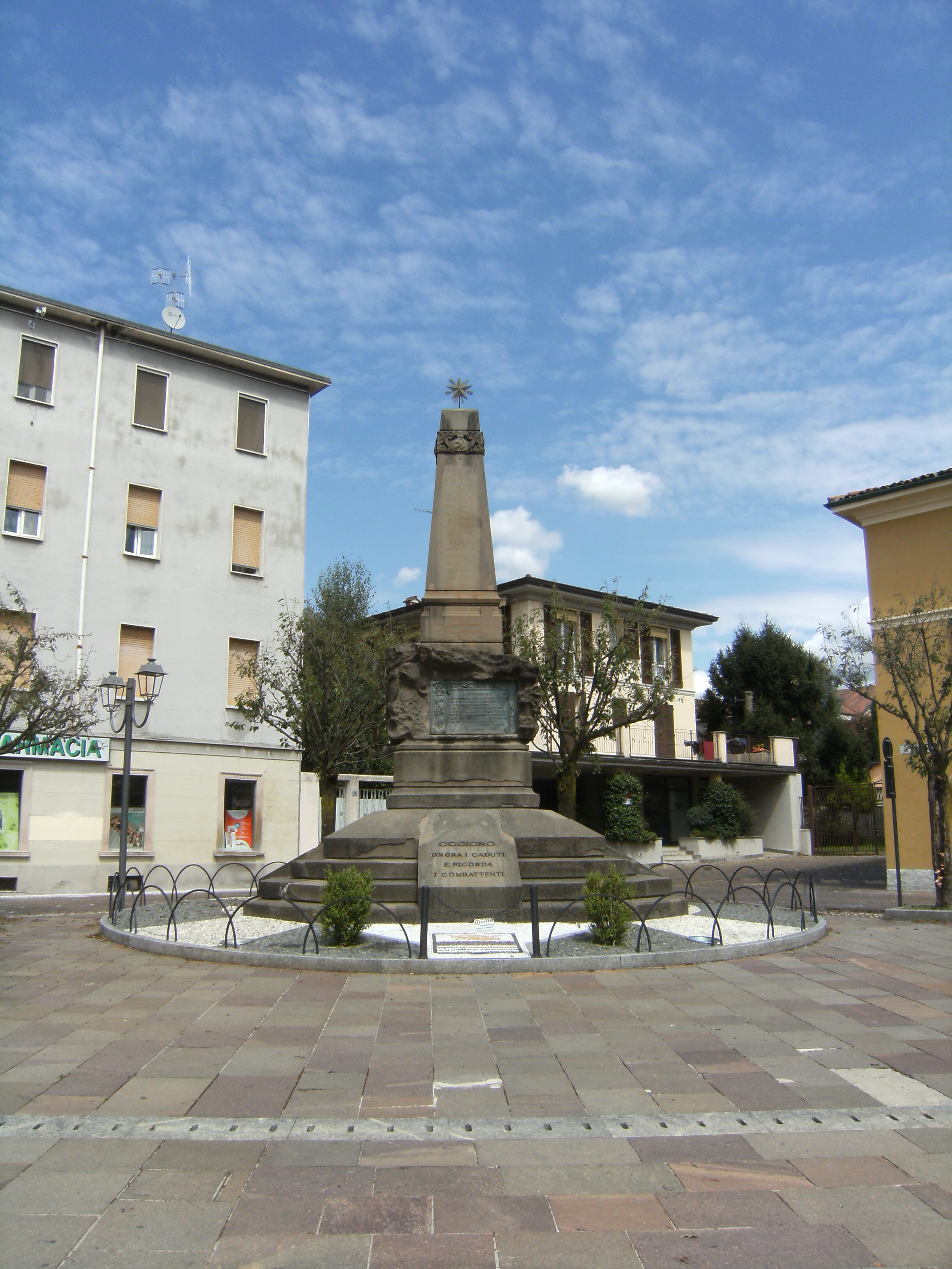 Allegoria della Vittoria come donna (monumento ai caduti - ad obelisco) - ambito italiano (XX secolo)
