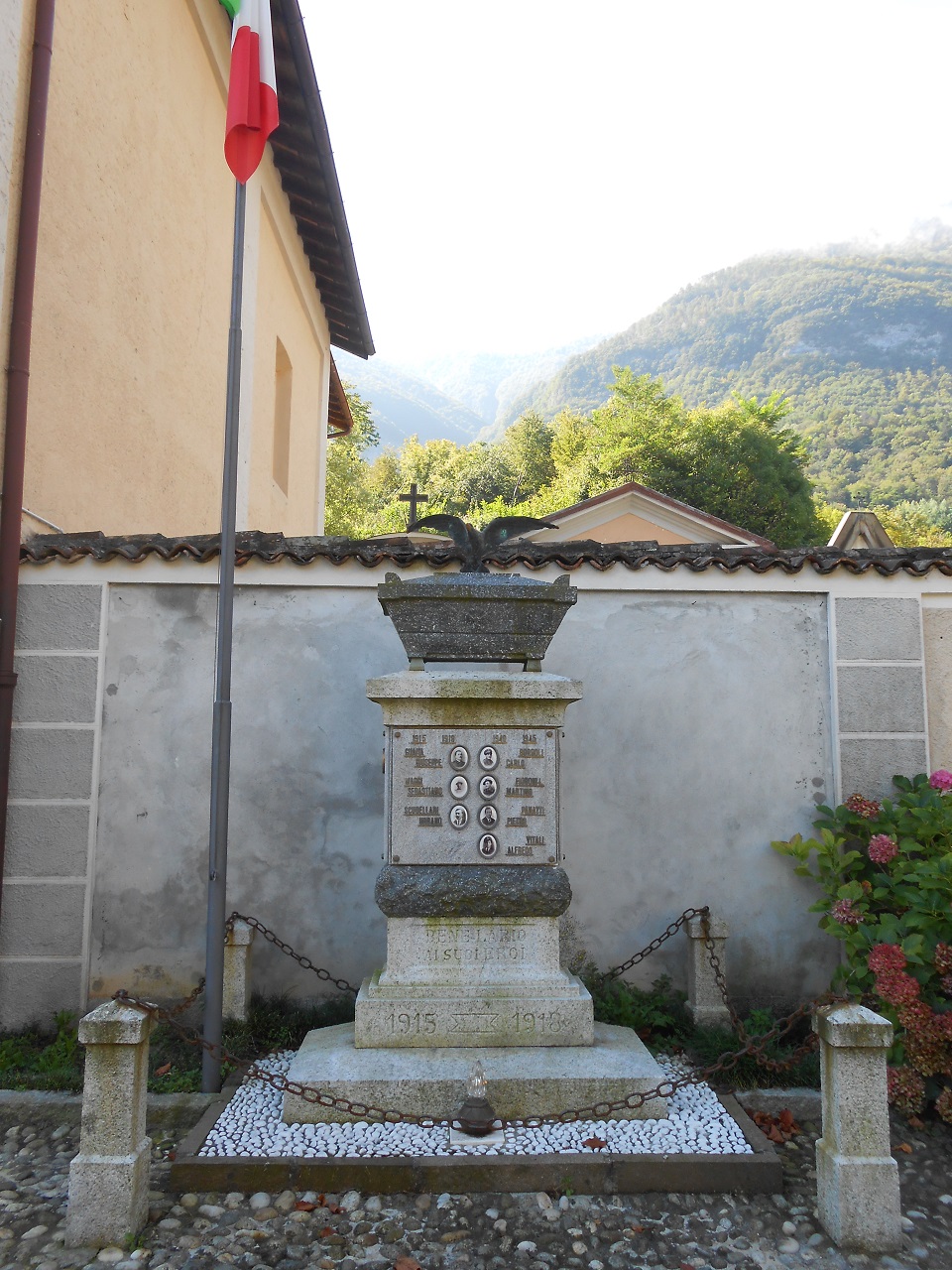 allegoria della Vittoria come aquila (monumento ai caduti - a cippo, opera isolata) - ambito italiano (sec. XX)