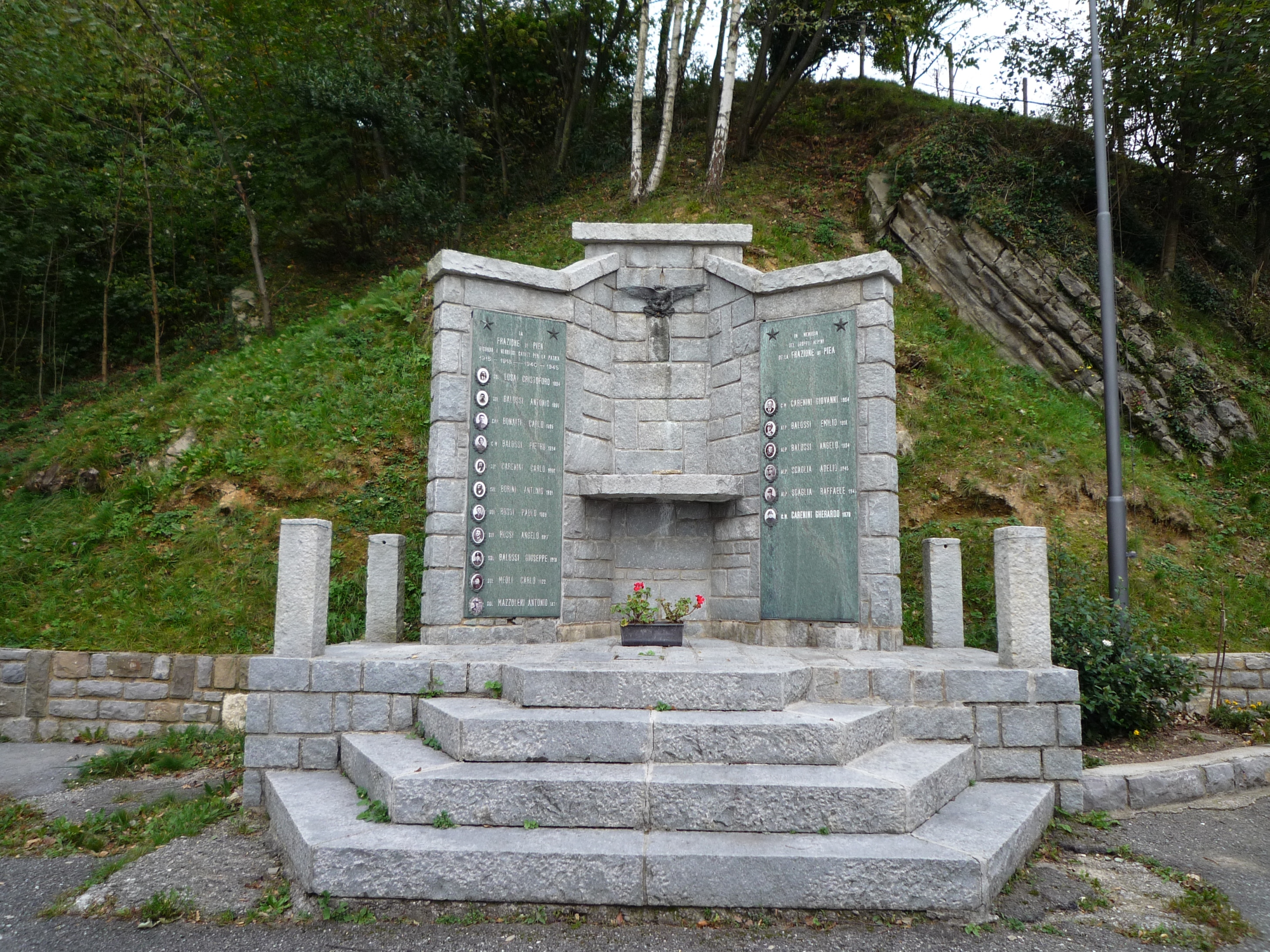 Allegoria della Vittoria come aquila (monumento ai caduti - ad emiciclo) - ambito italiano (XX secolo)