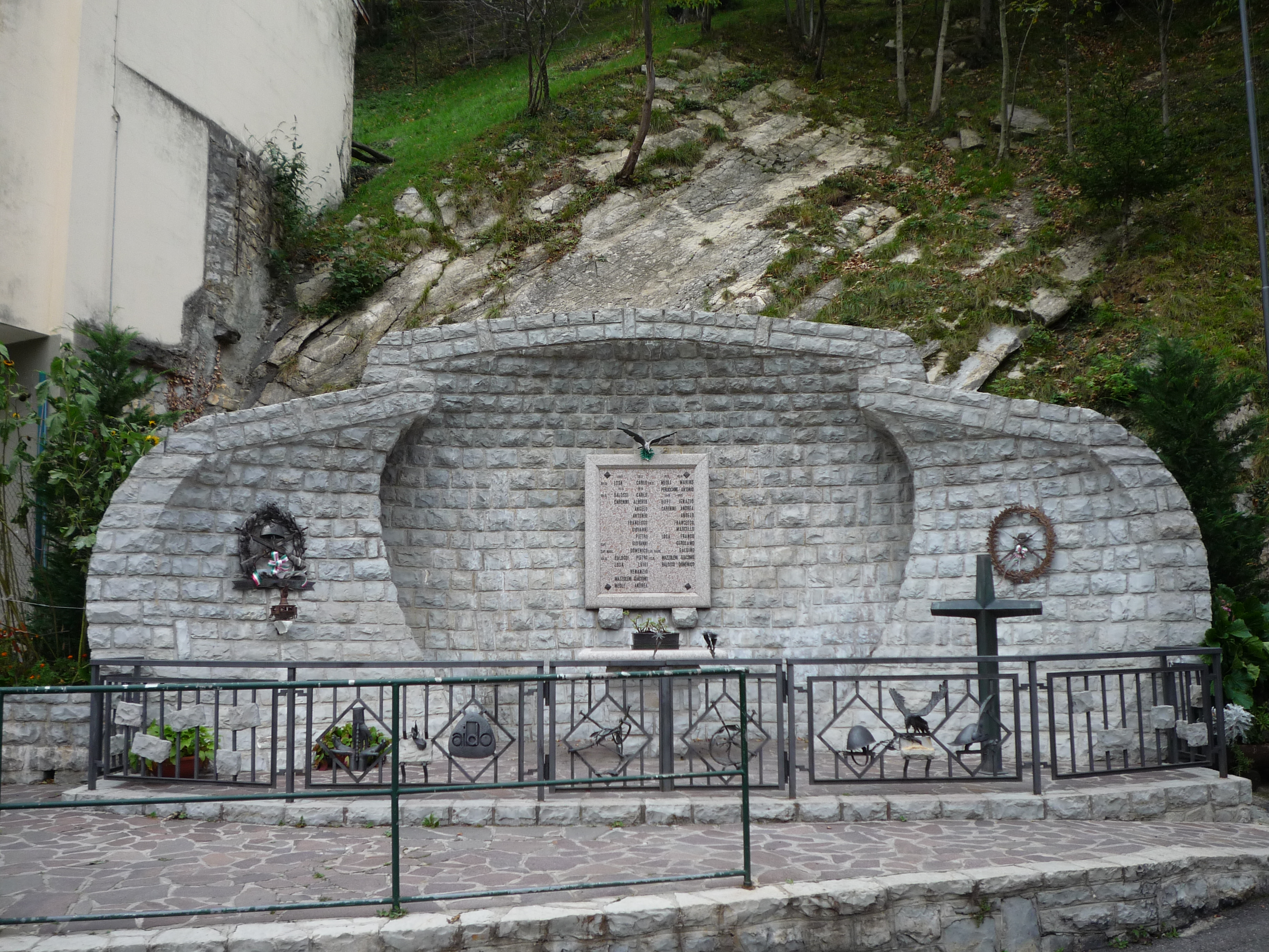 Allegoria della Vittoria come aquila (monumento ai caduti - ad emiciclo) - ambito italiano (XX secolo)