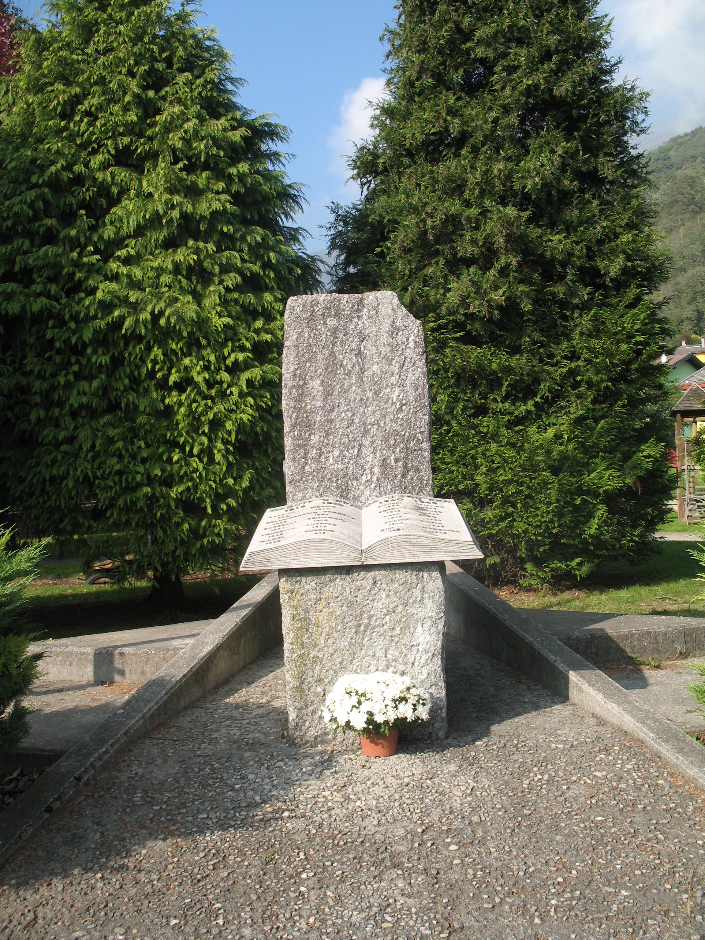 monumento ai caduti - a cippo - ambito italiano (XX secolo)