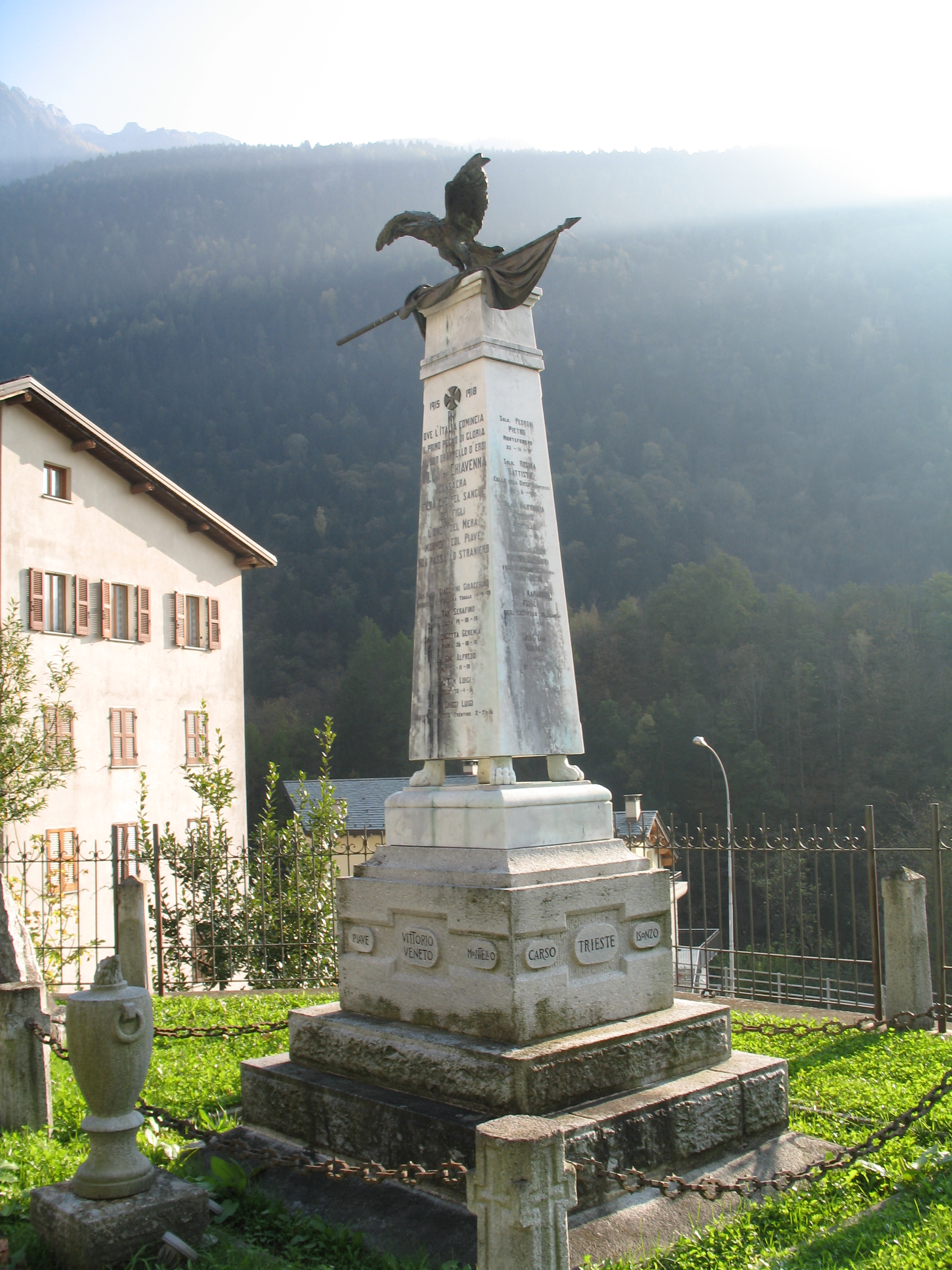 allegoria della Vittoria come aquila (monumento ai caduti - ad obelisco) di Gunella F (XX secolo)