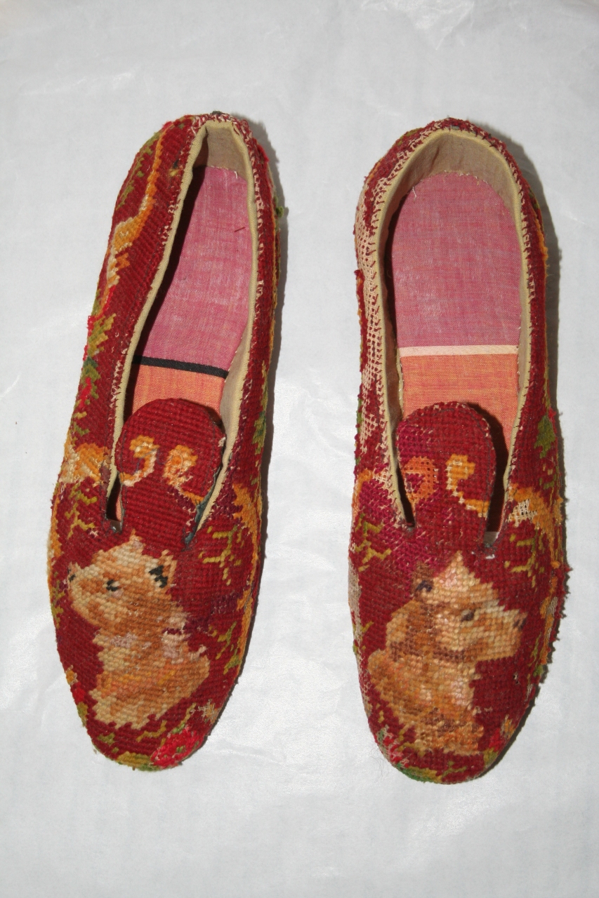 testa di cane (pantofole, paio) - manifattura francese (terzo quarto sec. XIX)