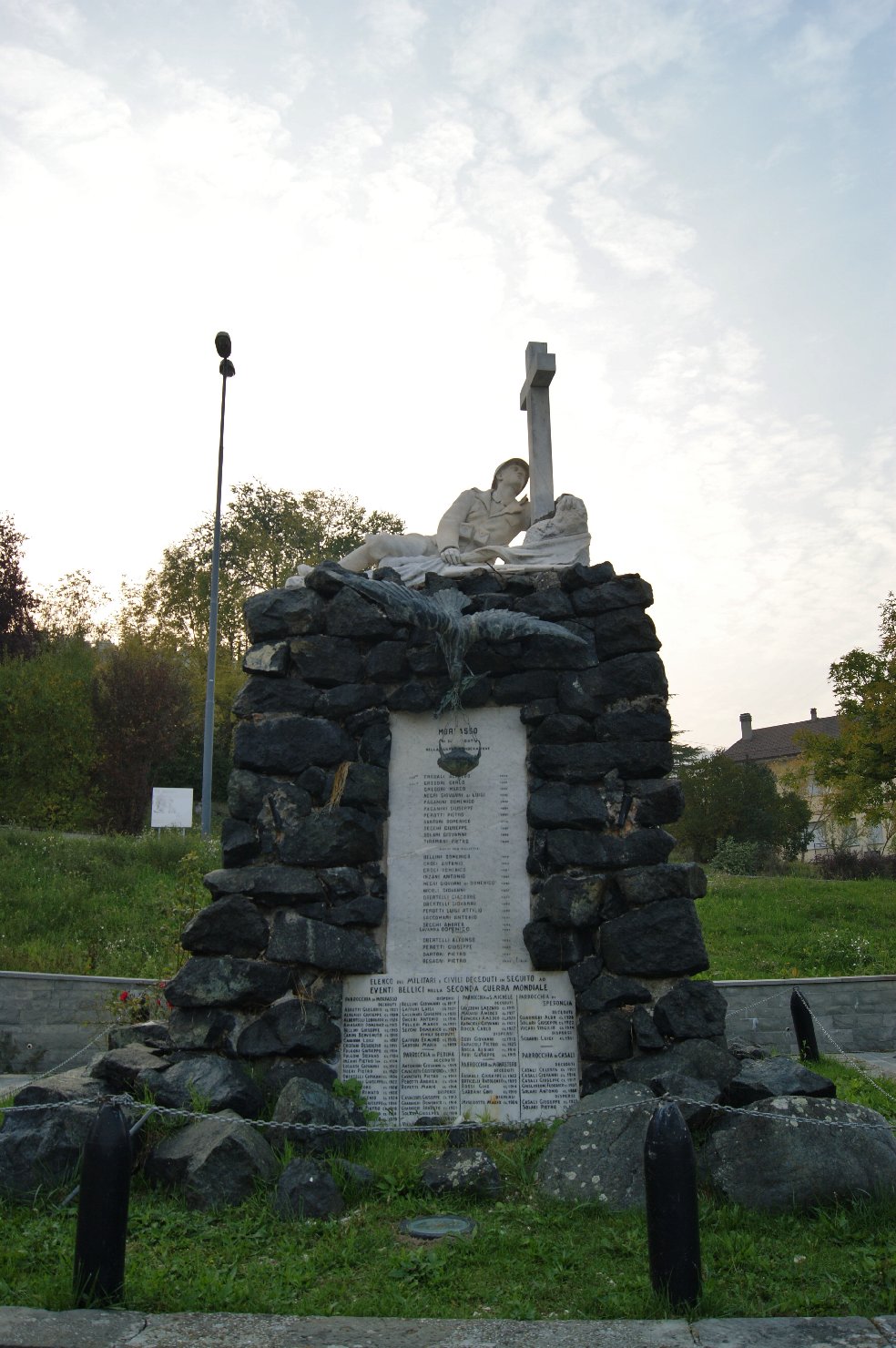 morte del soldato, allegoria della Vittoria come aquila (monumento ai caduti - a montagna figurata) - ambito piacentino (sec. XX)