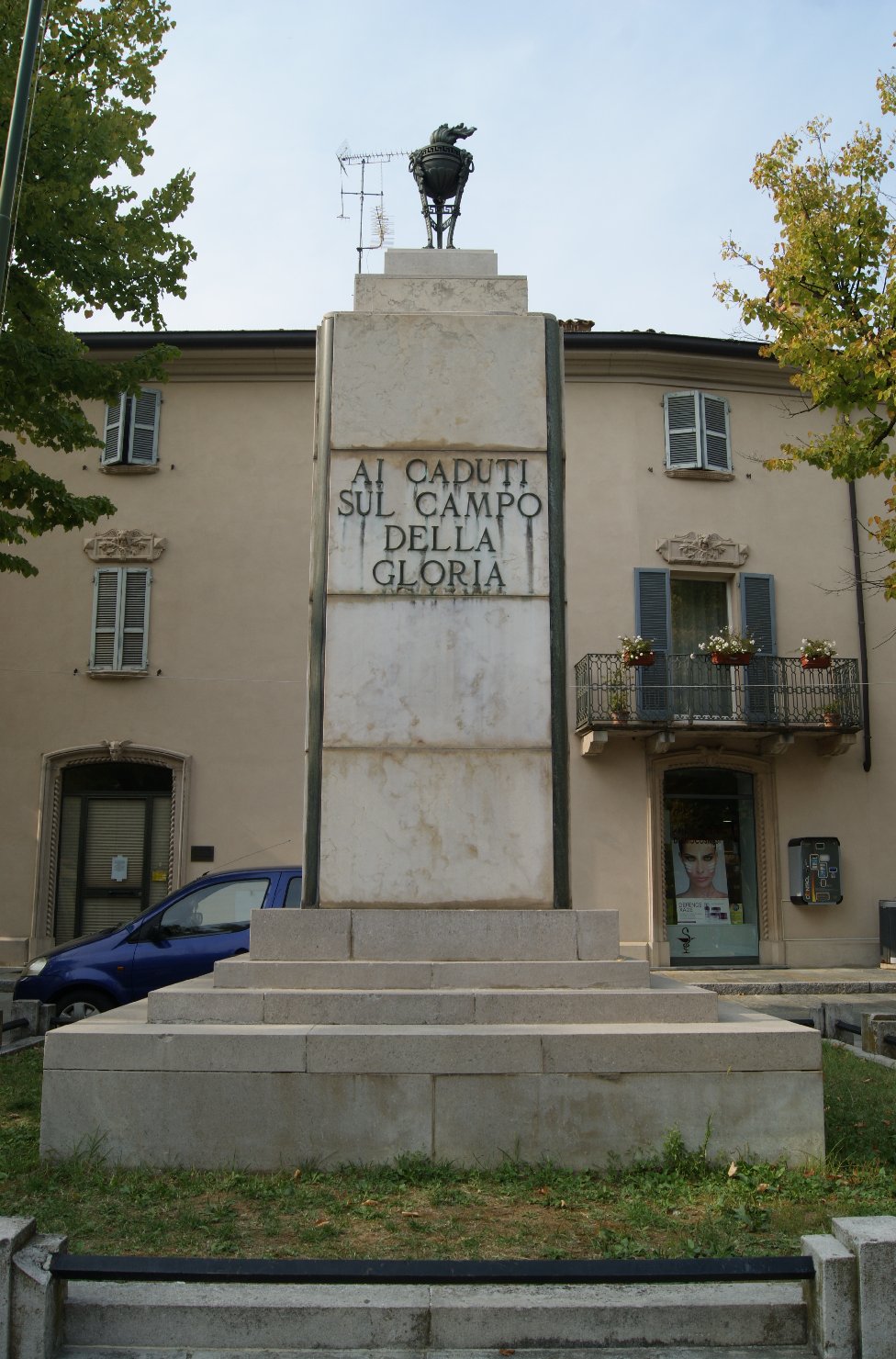 monumento ai caduti - a basamento di Boari Bruno, Dazzi Nino (sec. XX, sec. XX)