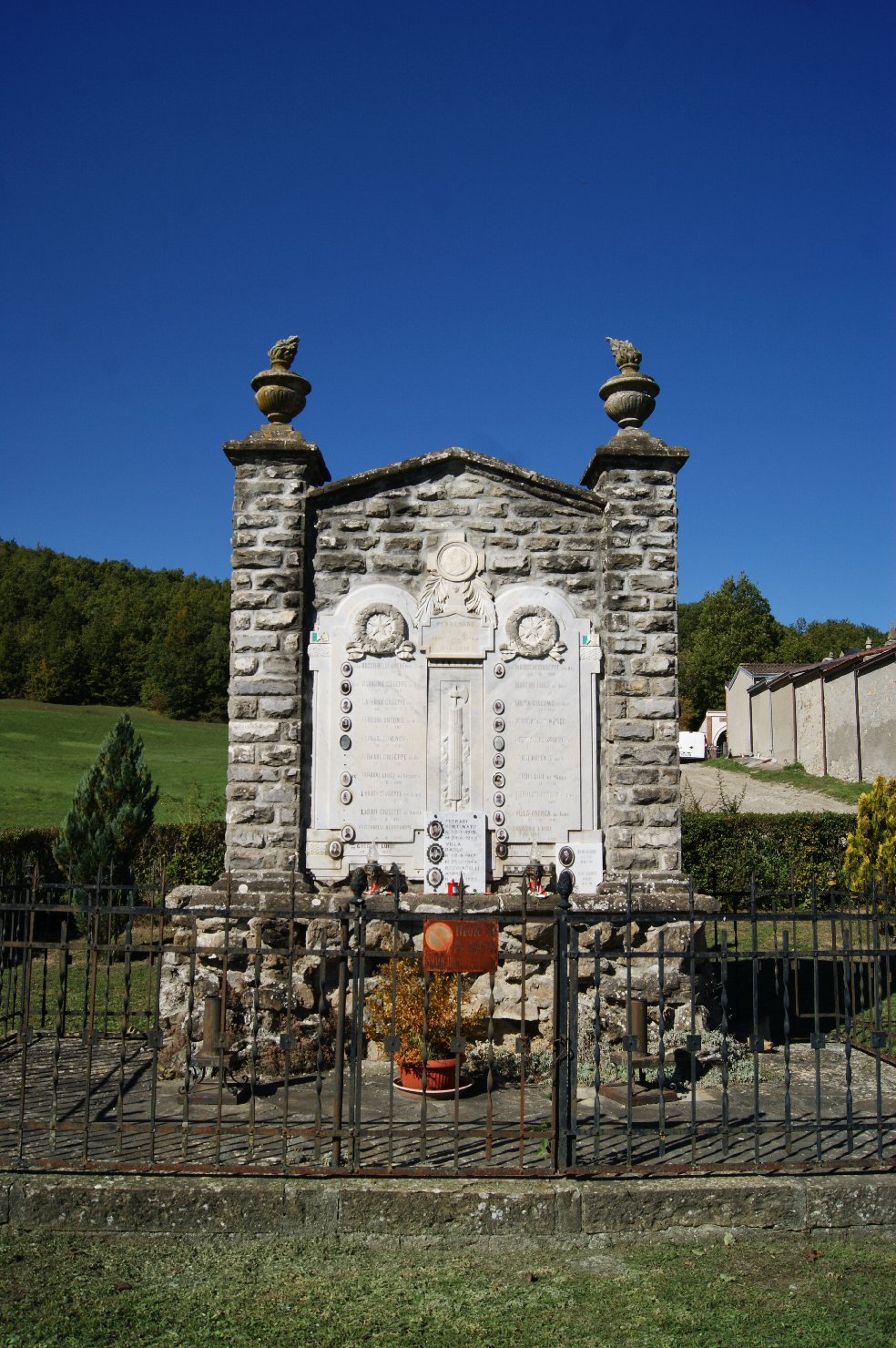 monumento ai caduti - a edicola - ambito piacentino (sec. XX)