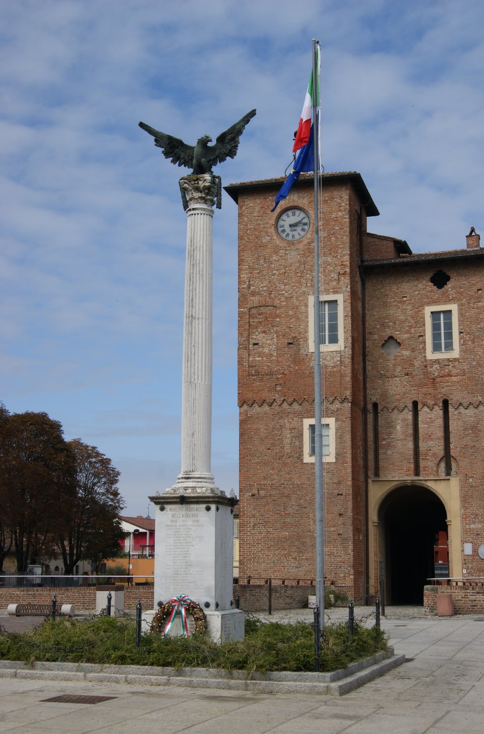 allegoria della Vittoria come aquila (monumento ai caduti - a colonna) - ambito piacentino (sec. XX)
