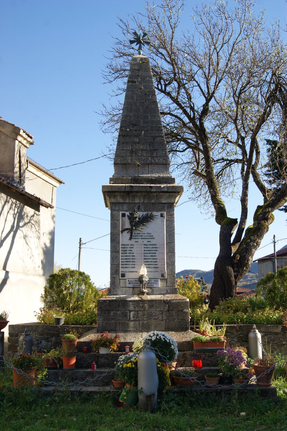 monumento ai caduti - a cippo - bottega piacentina (sec. XX)