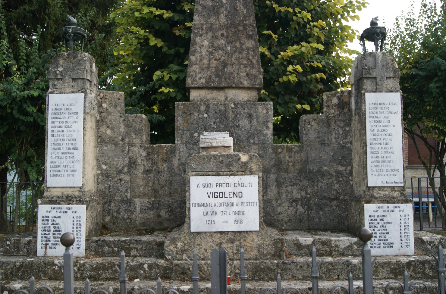 monumento ai caduti - ad obelisco di Polloni (laboratorio) (sec. XX)