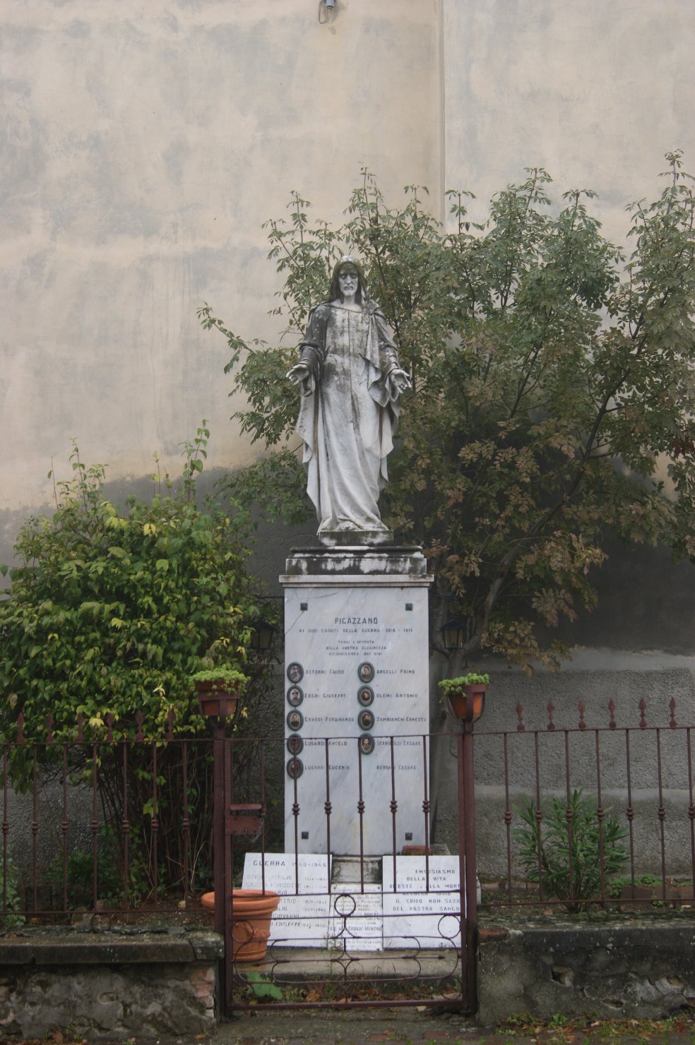 Cristo redentore (monumento ai caduti - a cippo) - ambito piacentino (sec. XX)