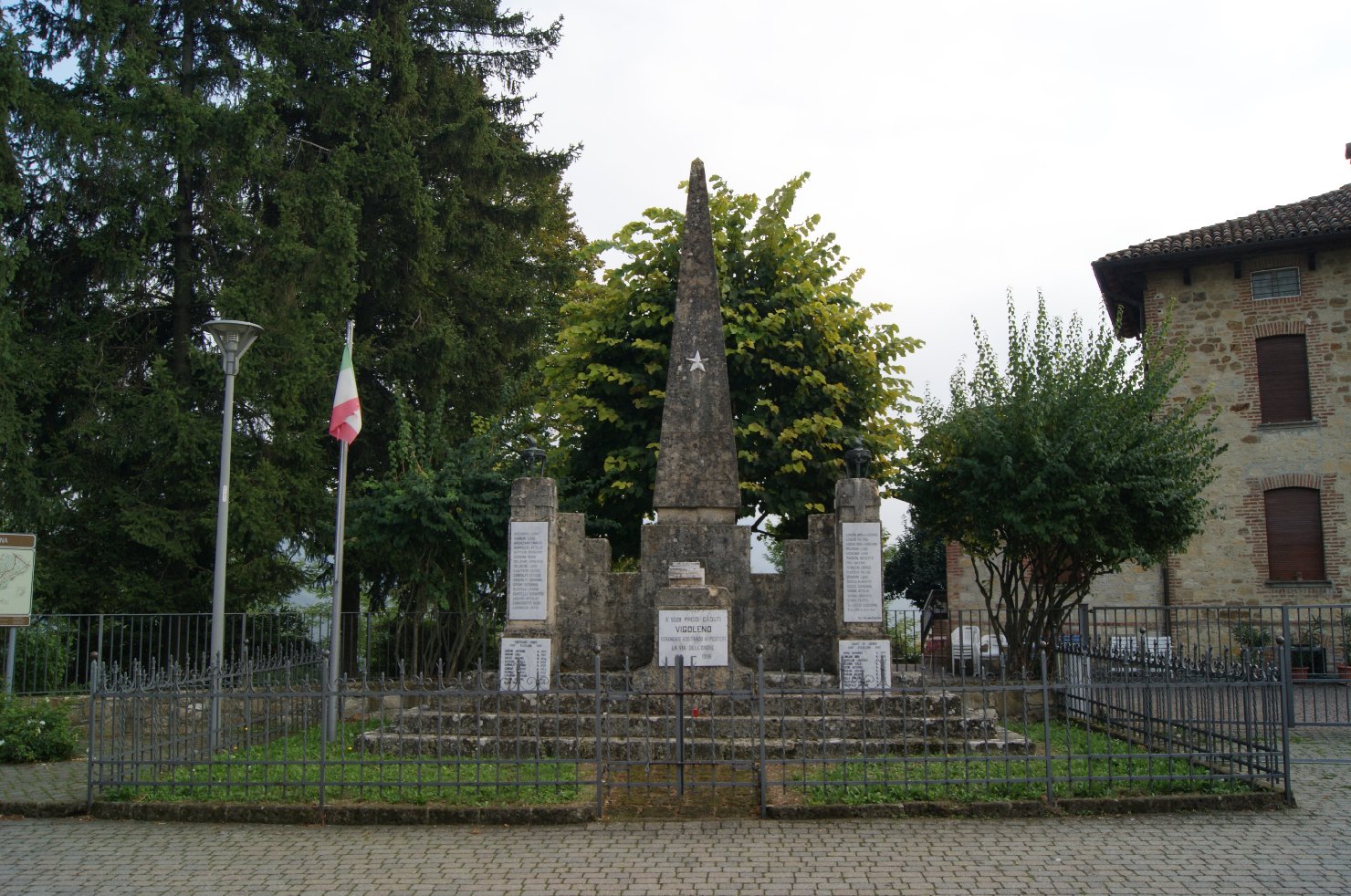 monumento ai caduti - ad obelisco di Polloni (laboratorio) (sec. XX)