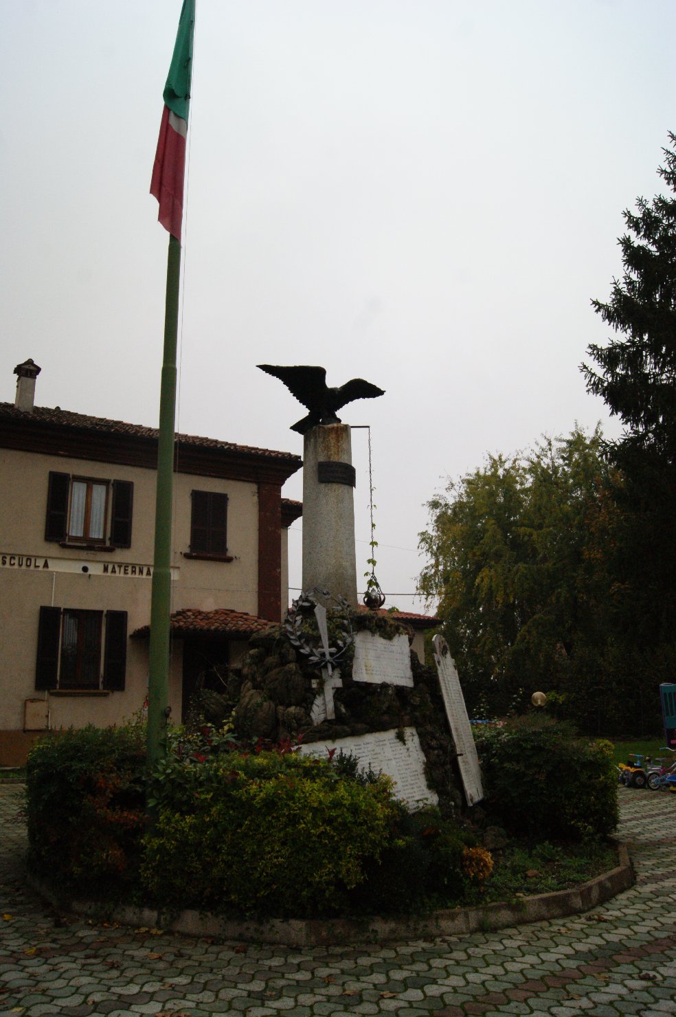 allegoria della Vittoria come aquila (monumento ai caduti - a montagna figurata) - bottega piacentina (sec. XX)