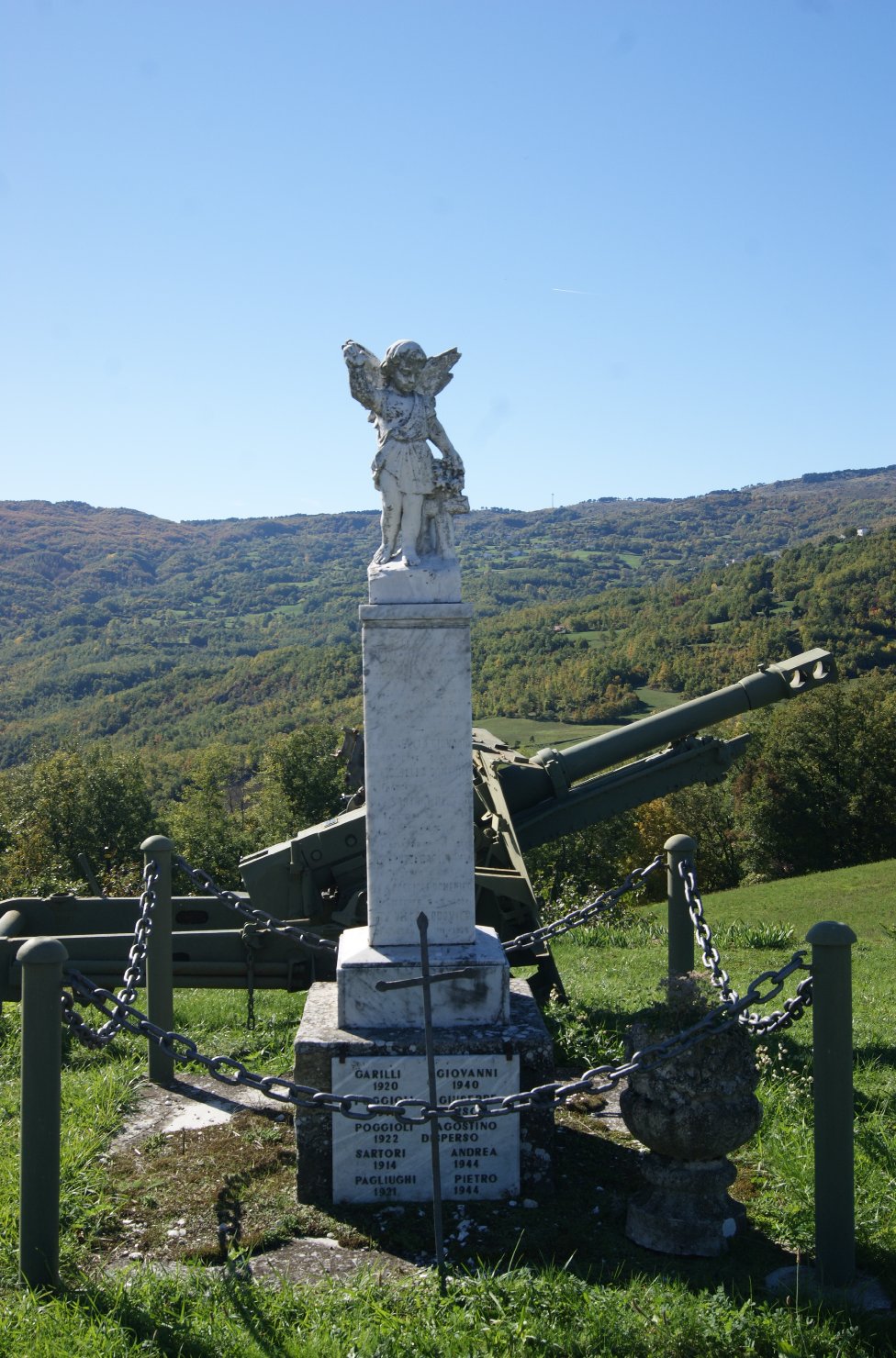 figura di angelo (monumento ai caduti - a cippo) - ambito piacentino (sec. XX)