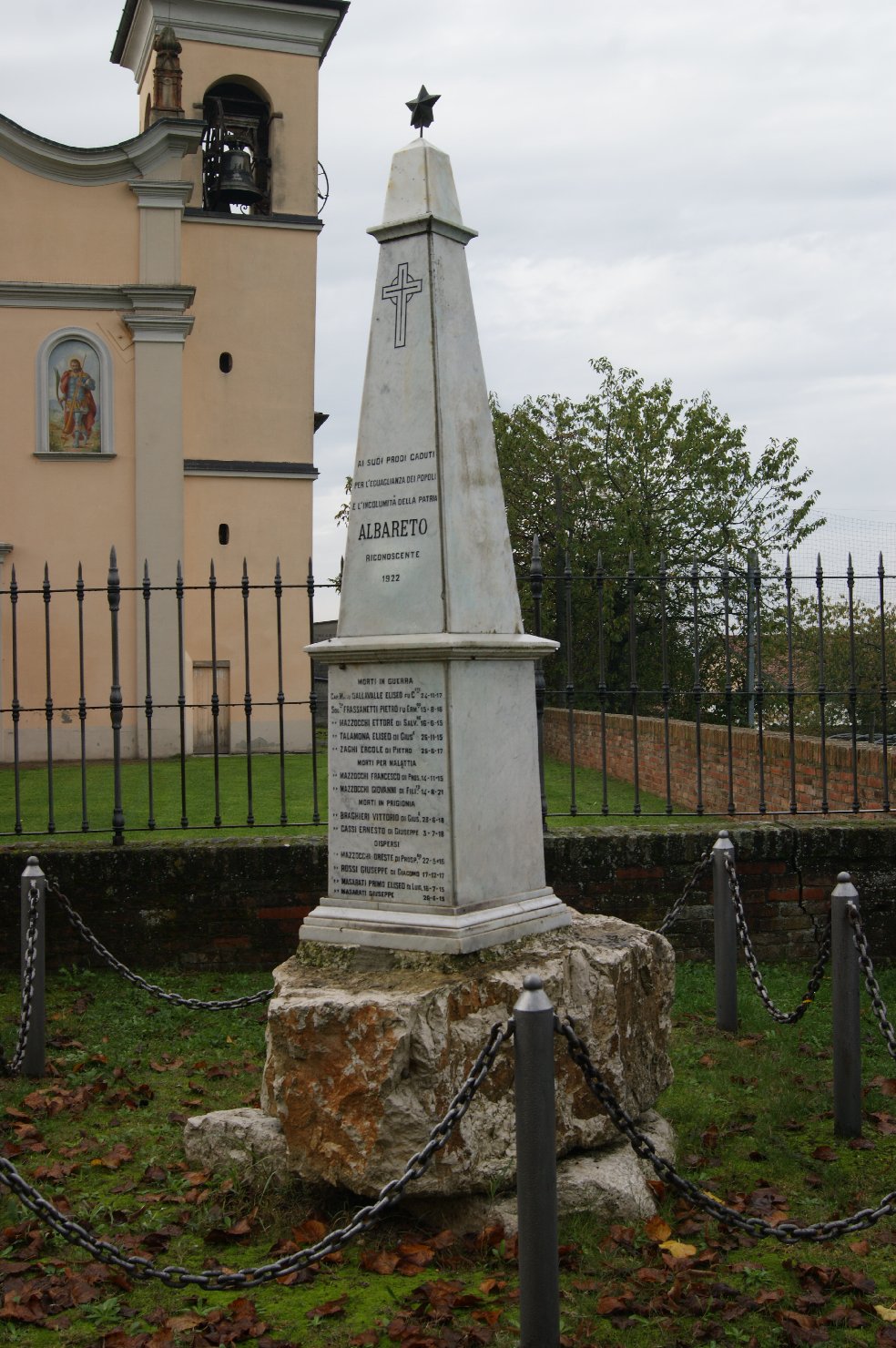 monumento ai caduti - ad obelisco - bottega piacentina (sec. XX)