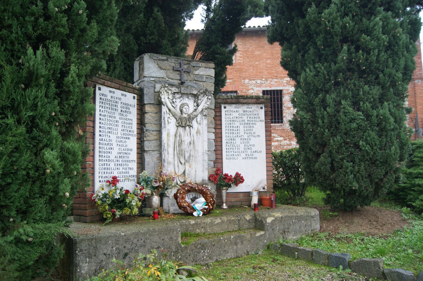 allegoria della Vittoria (monumento ai caduti - a stele) - ambito piacentino (sec. XX, sec. XX)