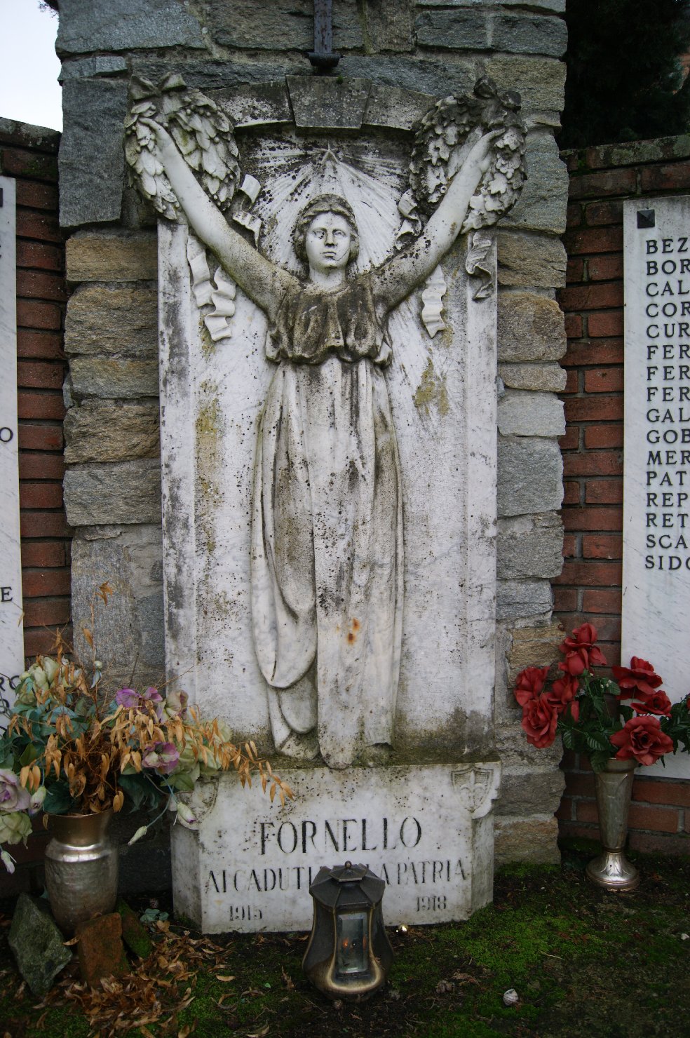 allegoria della Vittoria (monumento ai caduti - a stele) - ambito piacentino (sec. XX)