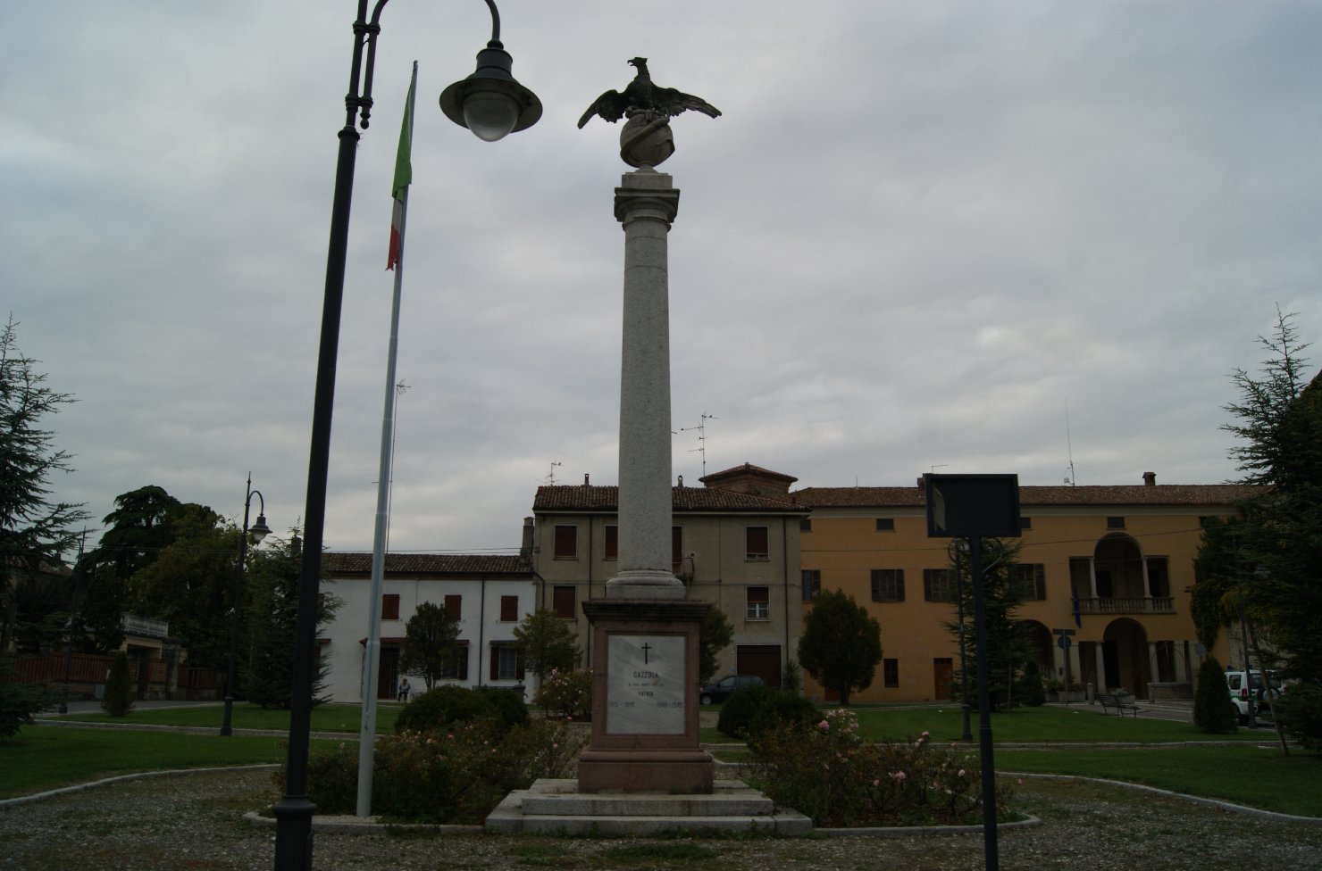 allegoria della Vittoria come aquila (monumento ai caduti - a colonna) - ambito piacentino (sec. XX)