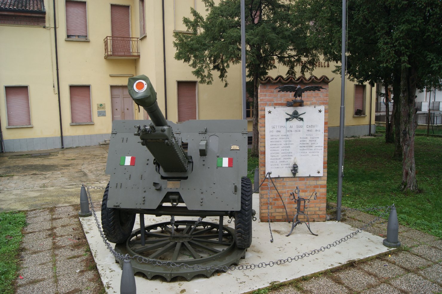 allegoria della Vittoria come aquila (monumento ai caduti - a stele) - ambito piacentino (sec. XX, sec. XXI)