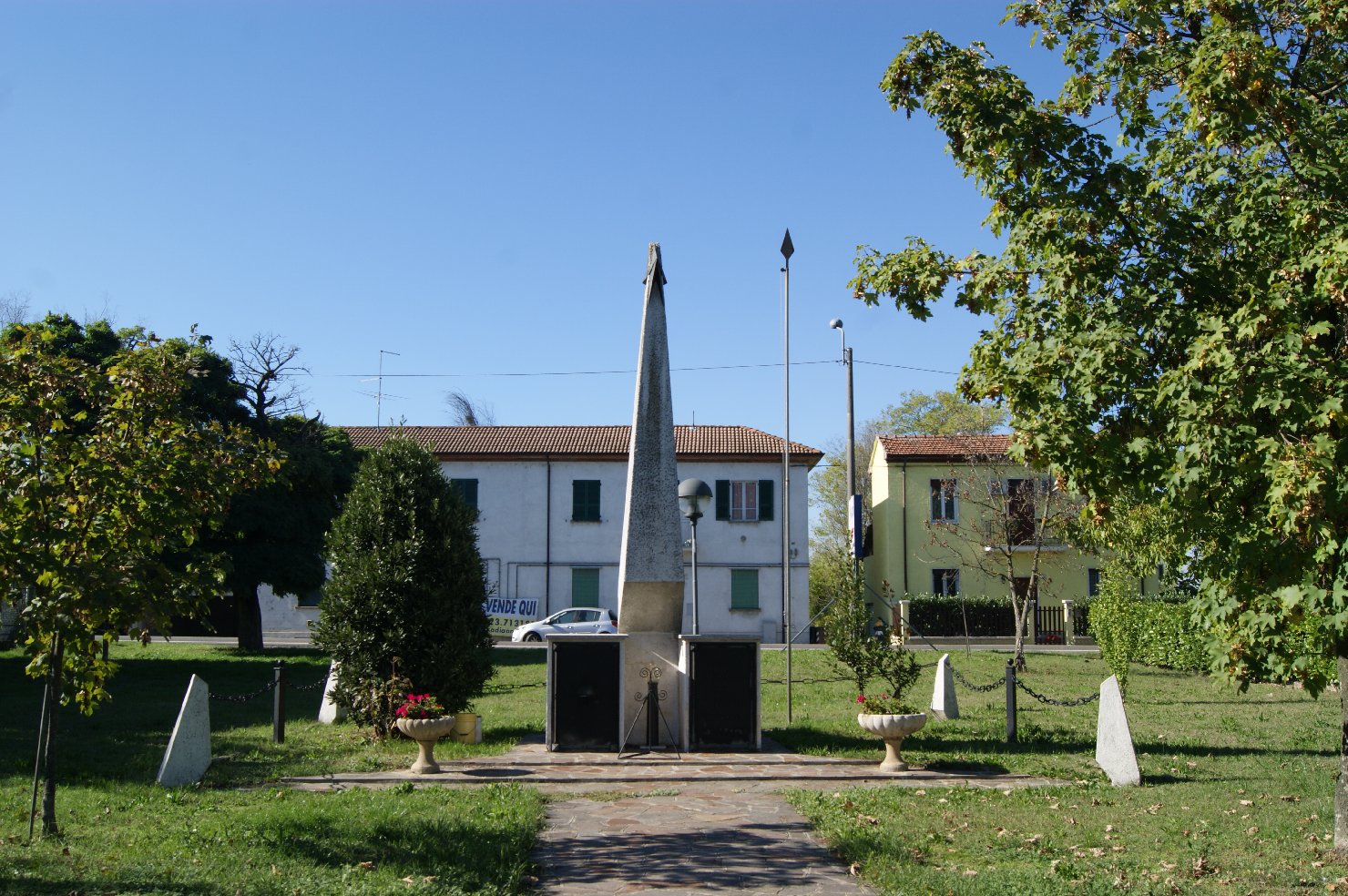 monumento ai caduti - ad obelisco - bottega piacentina (sec. XX)