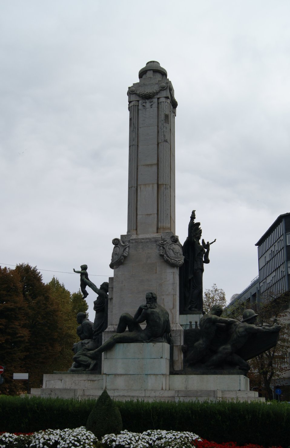 allegoria del fiume Isonzo (monumento ai caduti) di Salazzari Mario (sec. XX)