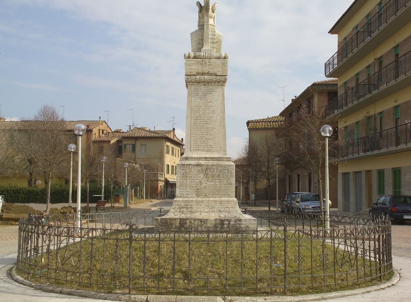 allegoria del soldato come eroe antico con allegoria della Vittoria (monumento ai caduti - ad erma) di Corsini Fulvio (sec. XX)