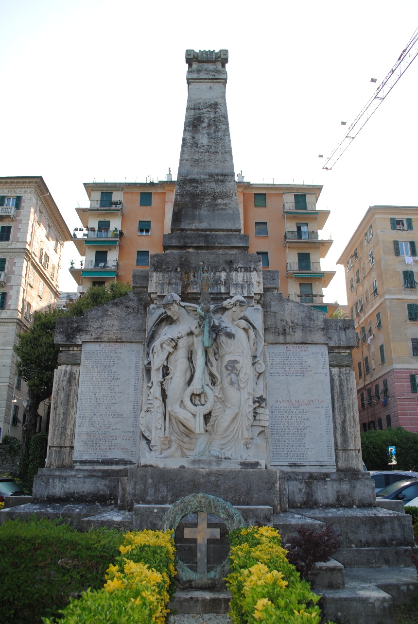 allegoria della Vittoria come donna vestita all’antica e del soldato come eroe antico (monumento ai caduti - ad obelisco) di Teobaldo Pinto (primo quarto XX)