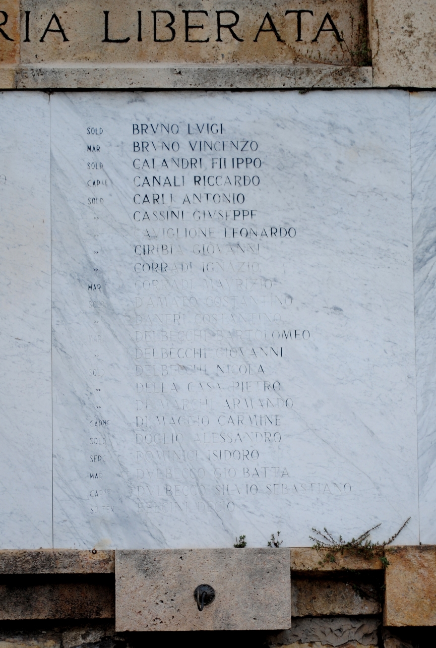 soggetto assente (monumento ai caduti - ad ara) di Venzano Luigi (primo quarto XX)