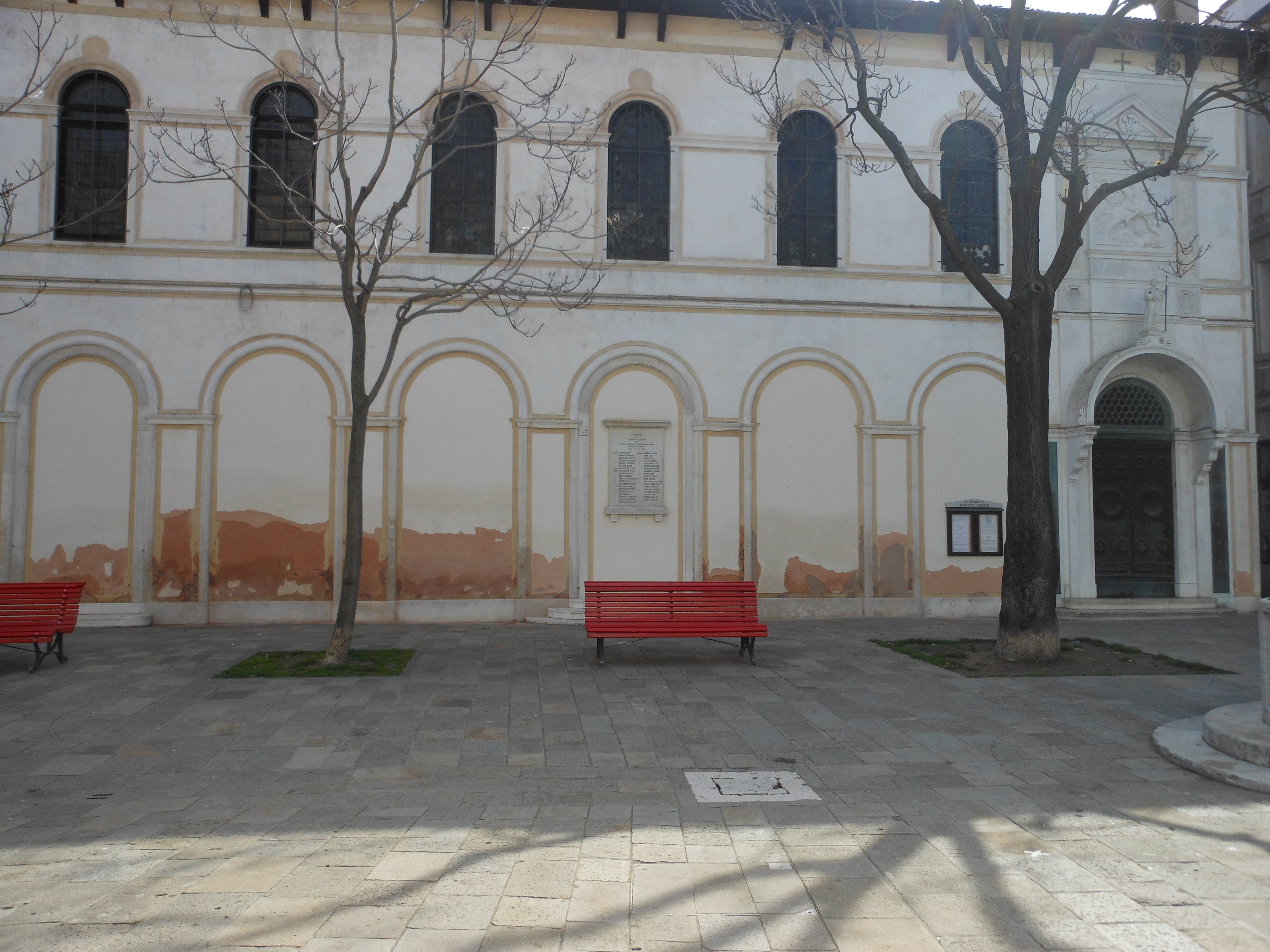 Motivi decorativi a foglia d'acanto (lapide commemorativa ai caduti) - ambito veneziano (primo quarto sec. XX)