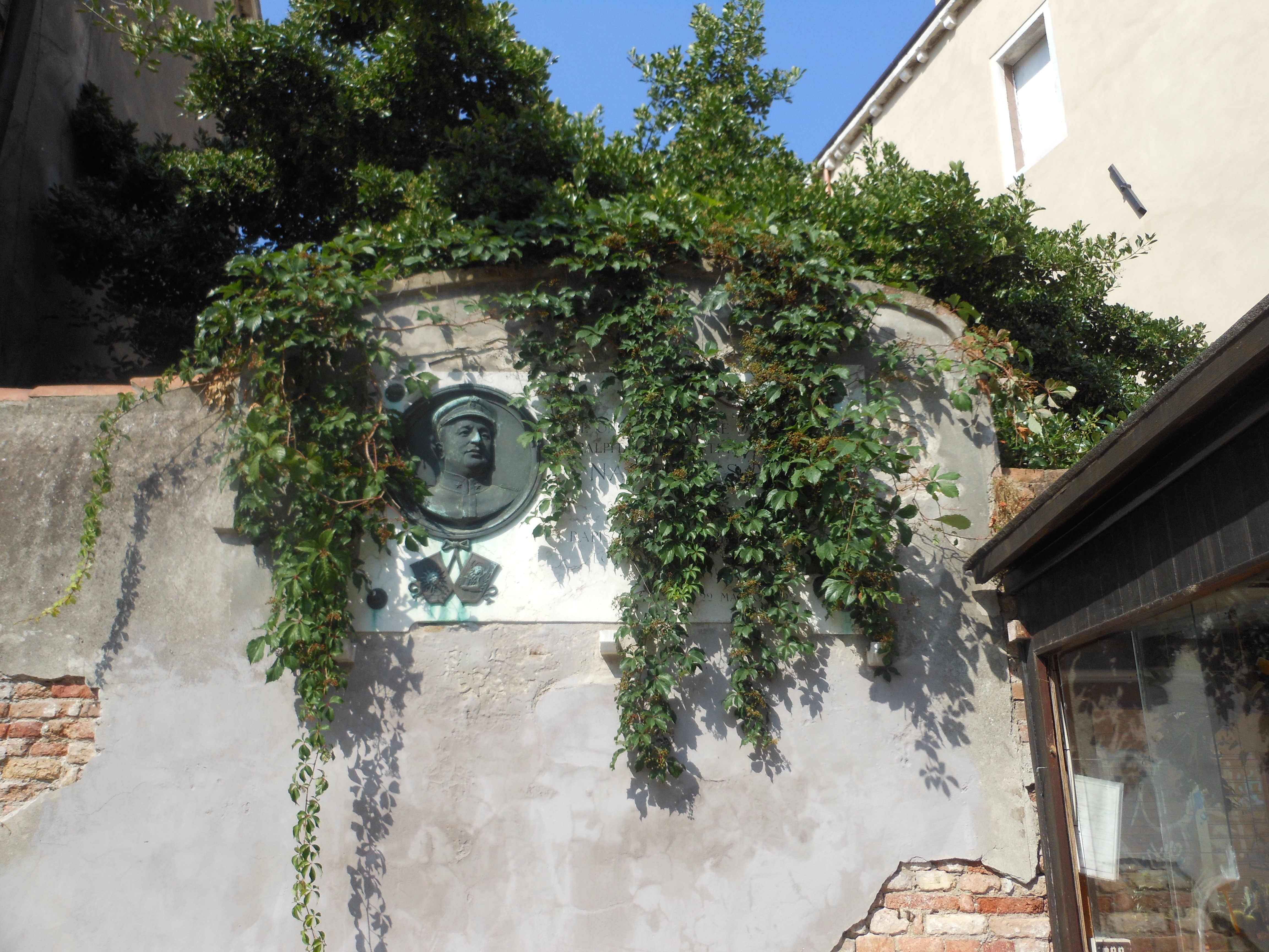 soggetto assente (lapide commemorativa ai caduti) di Guido Pasquale Giusti (primo quarto sec. XX)