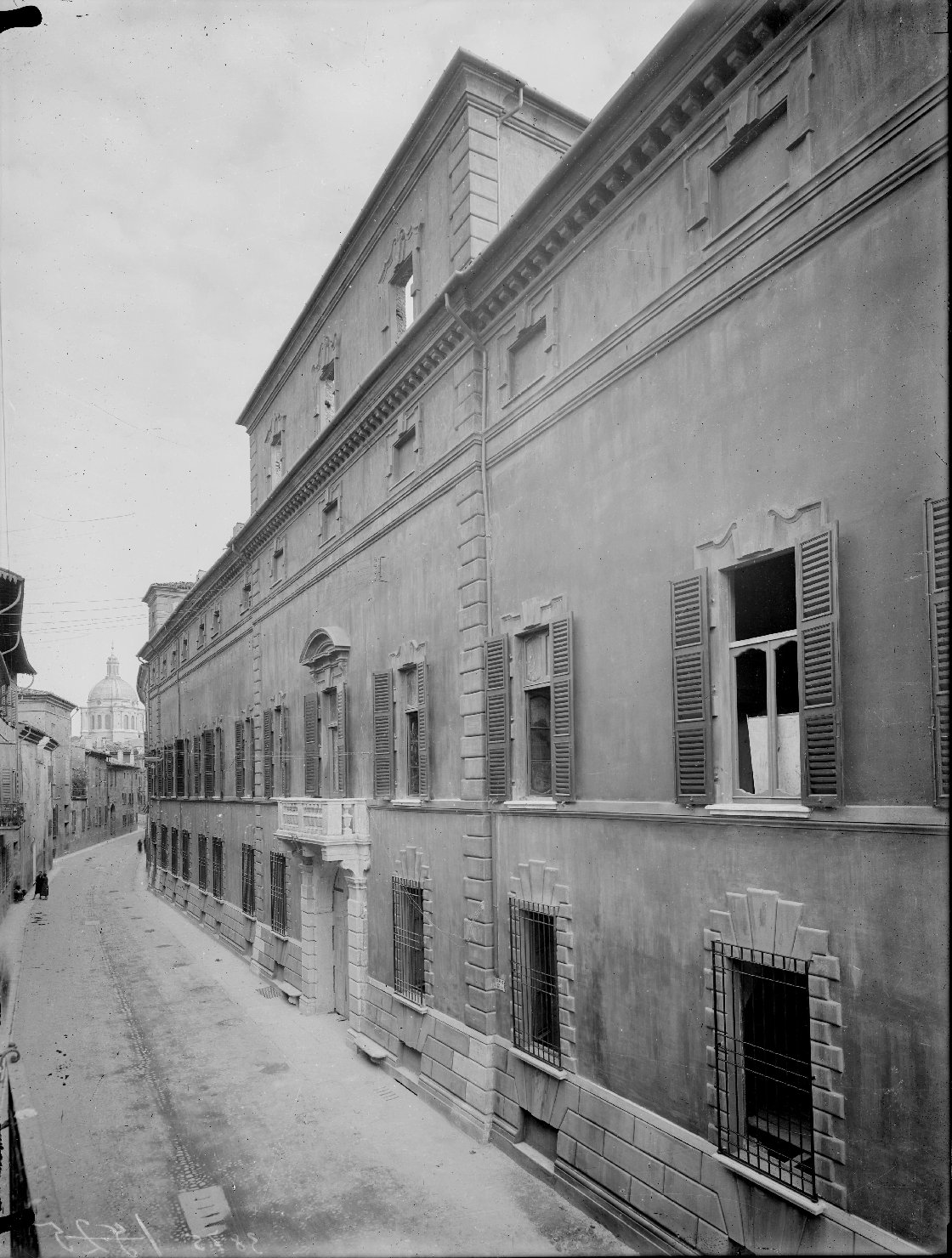 Mantova - Architettura - Restauri (negativo) di Anonimo (XX)