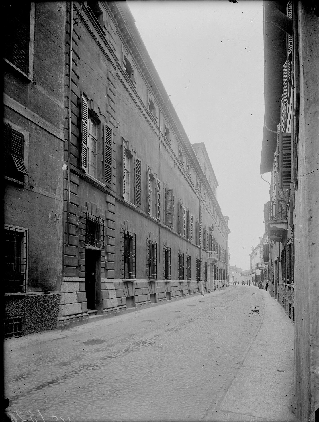 Mantova - Architettura - Restauri (negativo) di Anonimo (XX)