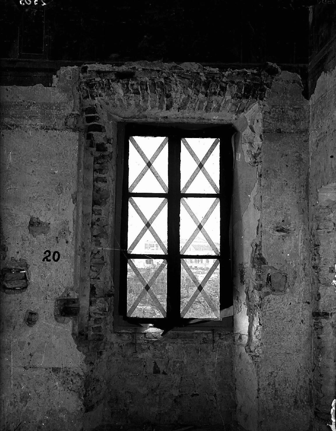 Mantova - Architetture - Restauri - Finestre (negativo) di Mantegna, Andrea, Fancelli, Luca, Anonimo (XX)