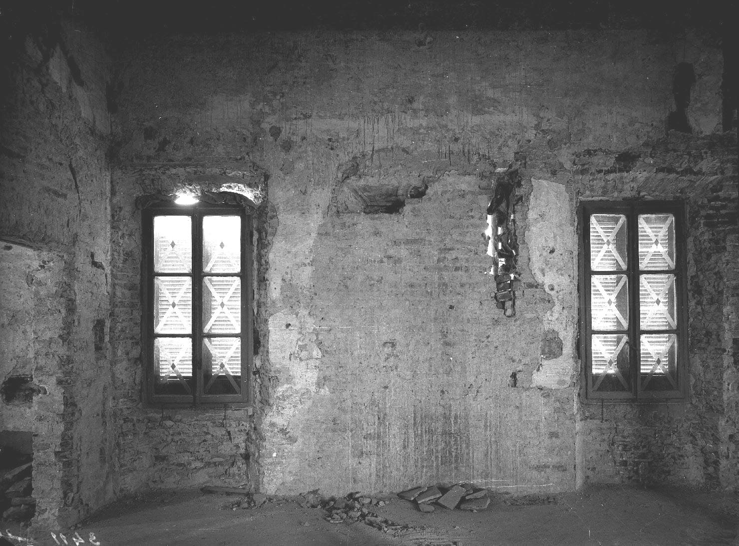 Mantova - Architetture - Restauri - Finestre (negativo) di Mantegna, Andrea, Fancelli, Luca, Anonimo (XX)