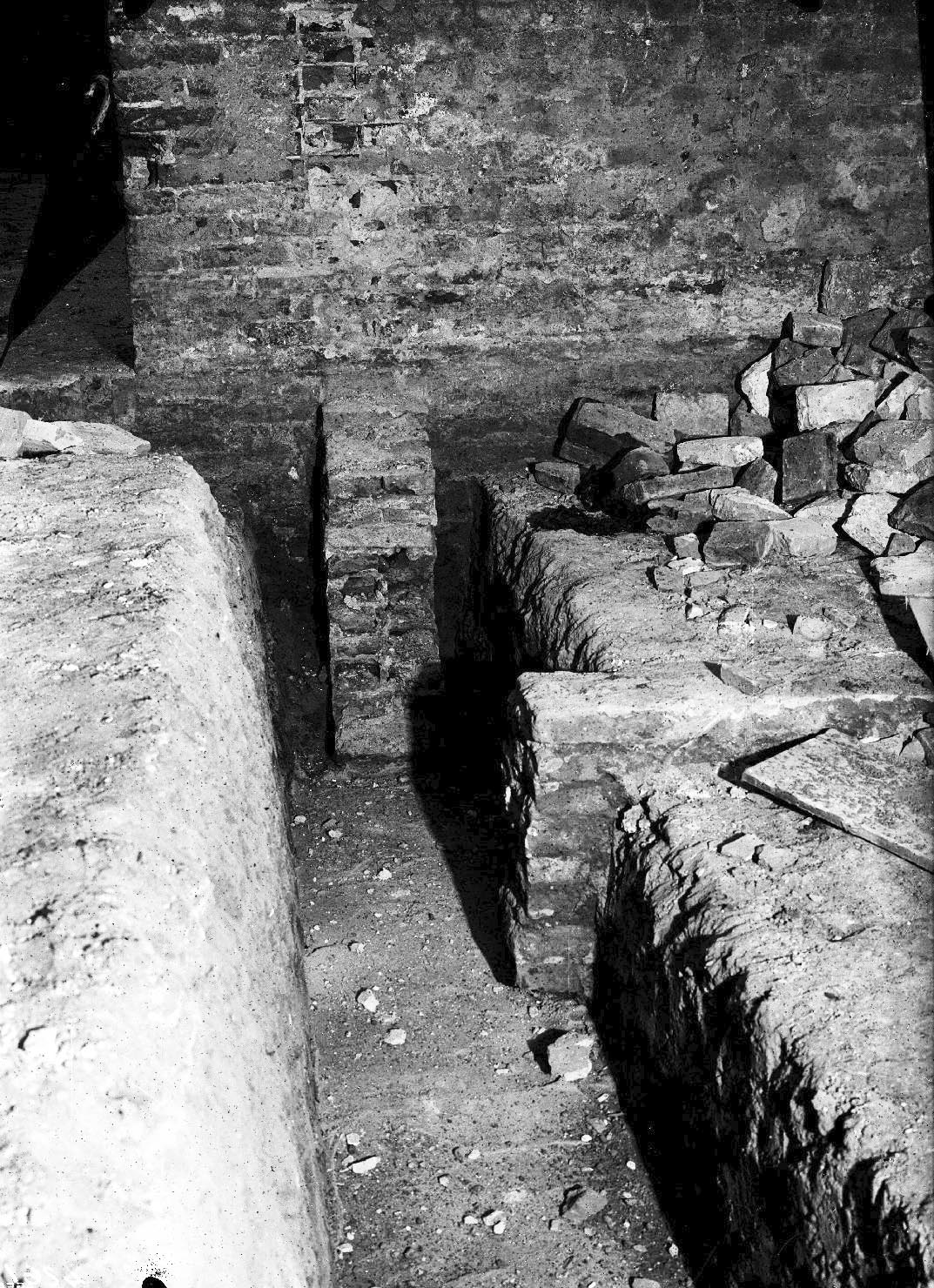 Mantova - Architetture - Restauri (negativo) di Mantegna, Andrea, Fancelli, Luca, Anonimo (XX)