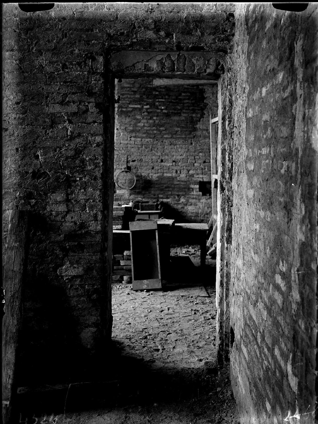 Mantova - Architetture - Restauri (negativo) di Mantegna, Andrea, Fancelli, Luca, Anonimo (XX)