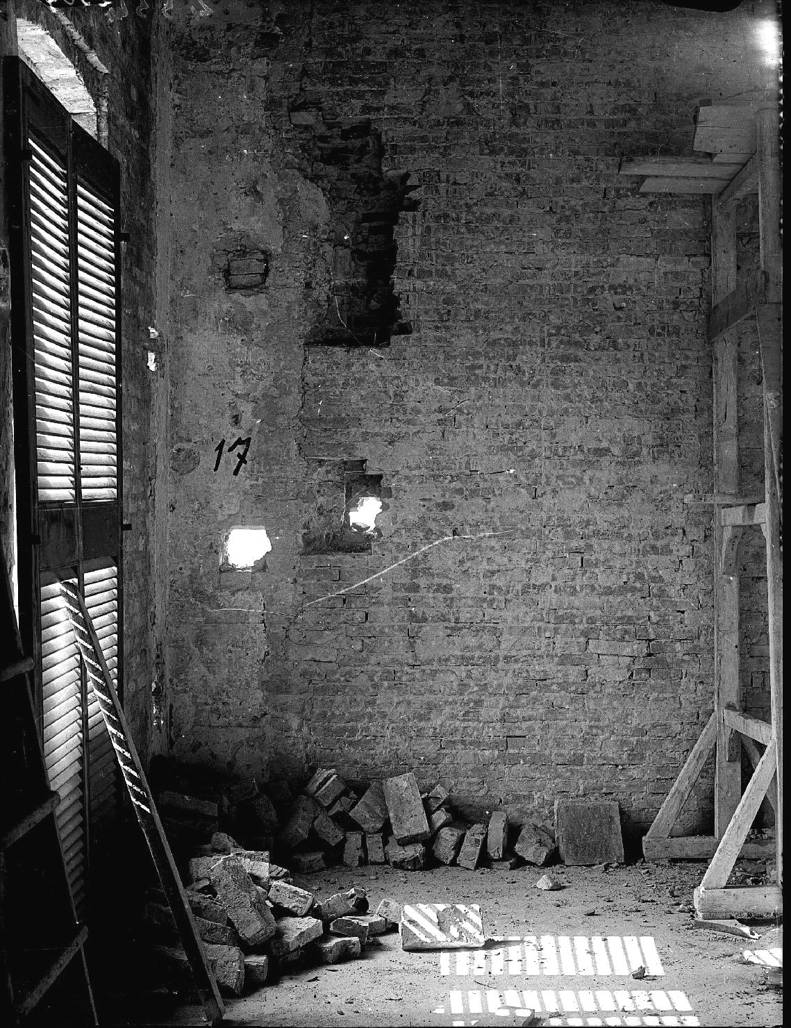 Mantova - Architetture - Restauri (negativo) di Mantegna, Andrea, Fancelli, Luca, Anonimo (XX)