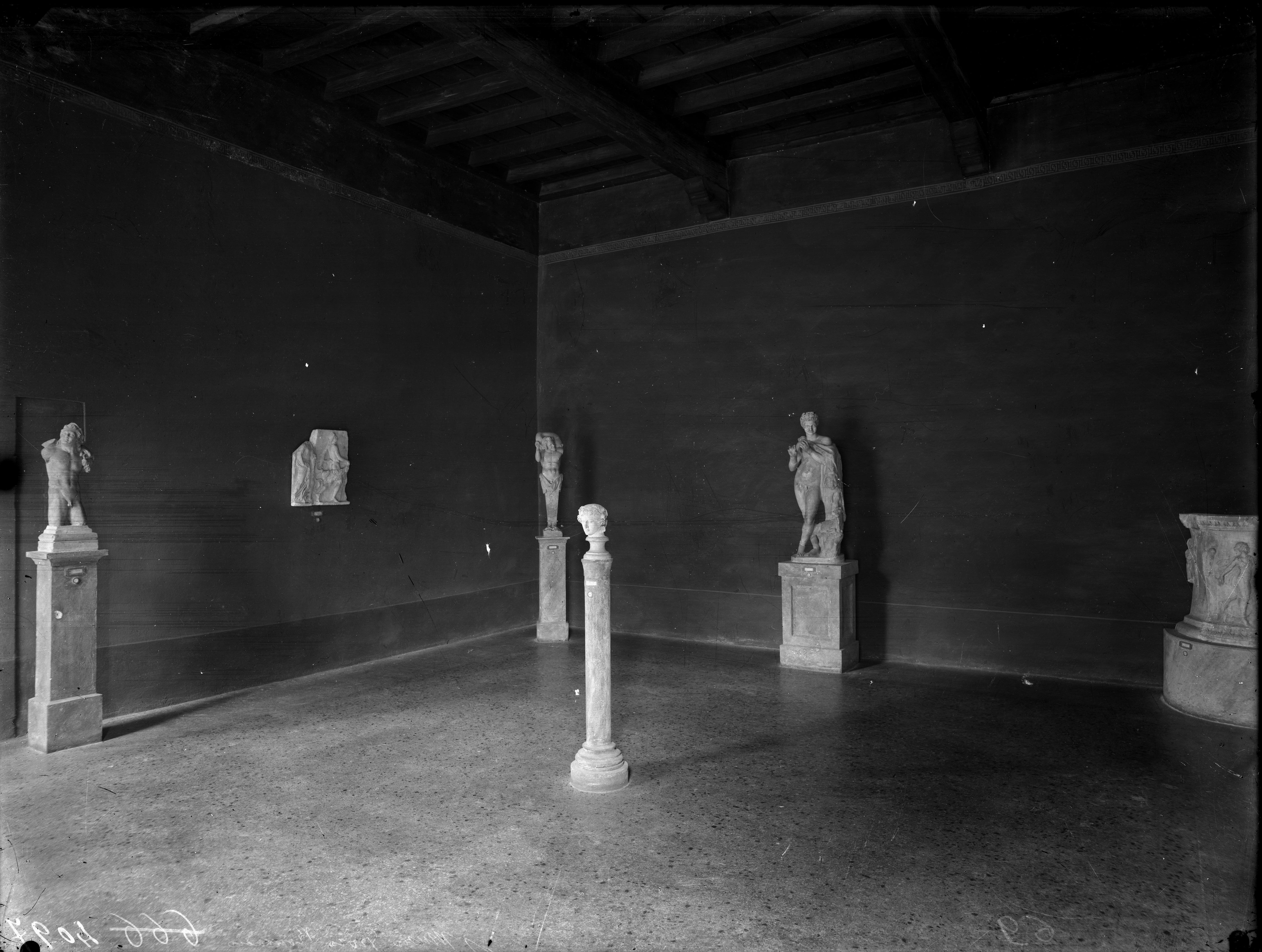 Mantova - Palazzo Ducale - Allestimenti (negativo) di Anonimo (XX)