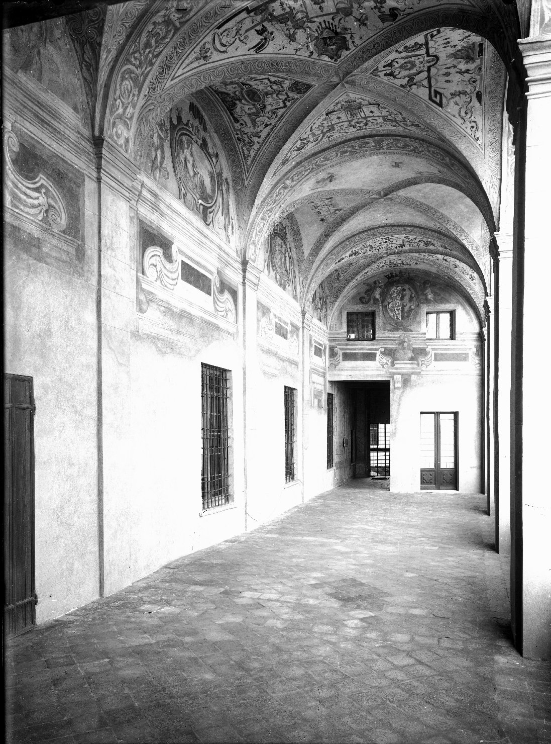 Architetture - Mantova - Palazzo Ducale (negativo) di Viani, Antonio Maria (attr), Anonimo (XX)