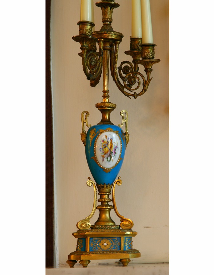 candelabro, coppia - ambito francese (secondo quarto sec. XIX)
