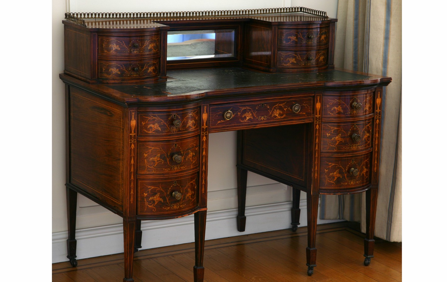 scrivania con alzata - ambito italiano (ultimo quarto sec. XVIII)