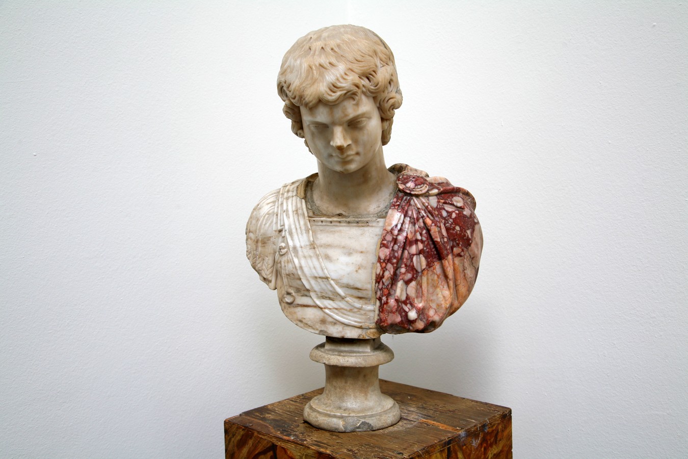 Busto maschile (scultura) (Eta' degli Antonini)