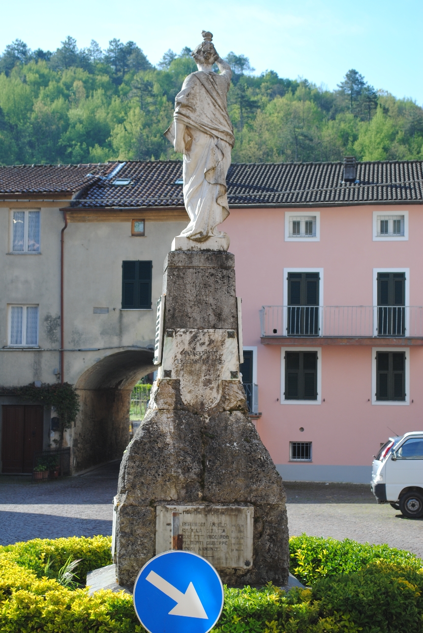 allegoria della patria (monumento ai caduti - a cippo) - ambito italiano (primo quarto XX)