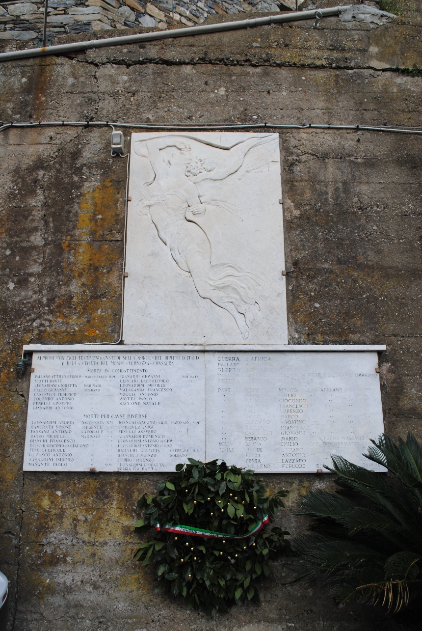 allegoria della Vittoria (lapide commemorativa ai caduti) di Del Santo Angiolo (primo quarto XX)