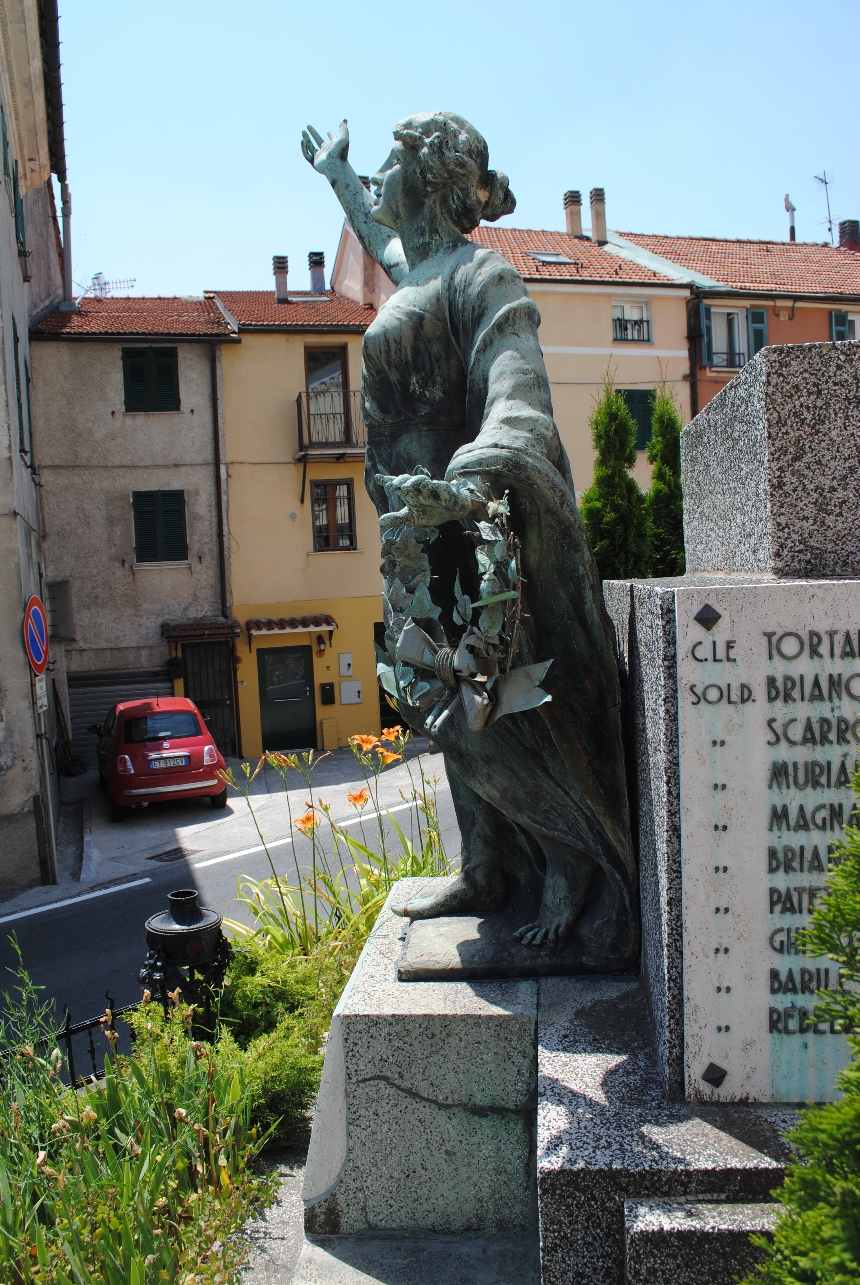 allegoria della patria (monumento ai caduti) di Capurro Pietro (XX)