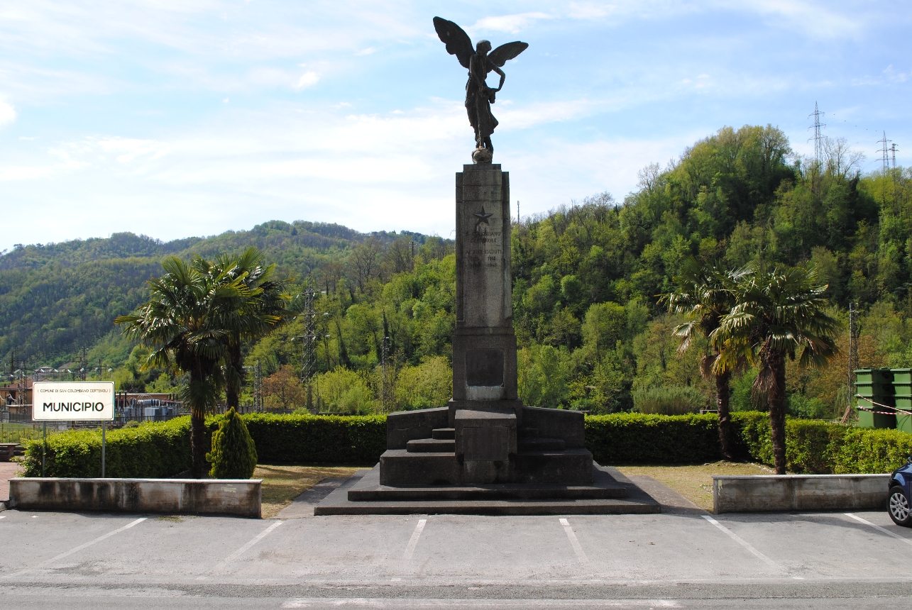 allegoria della Vittoria come donna vestita all'antica (monumento ai caduti) di Falcone Francesco (XX)