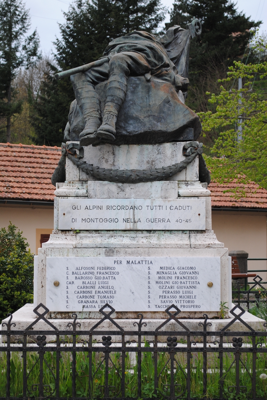 morte del soldato (monumento ai caduti - ad ara) di Orengo Luigi (secondo quarto XX)