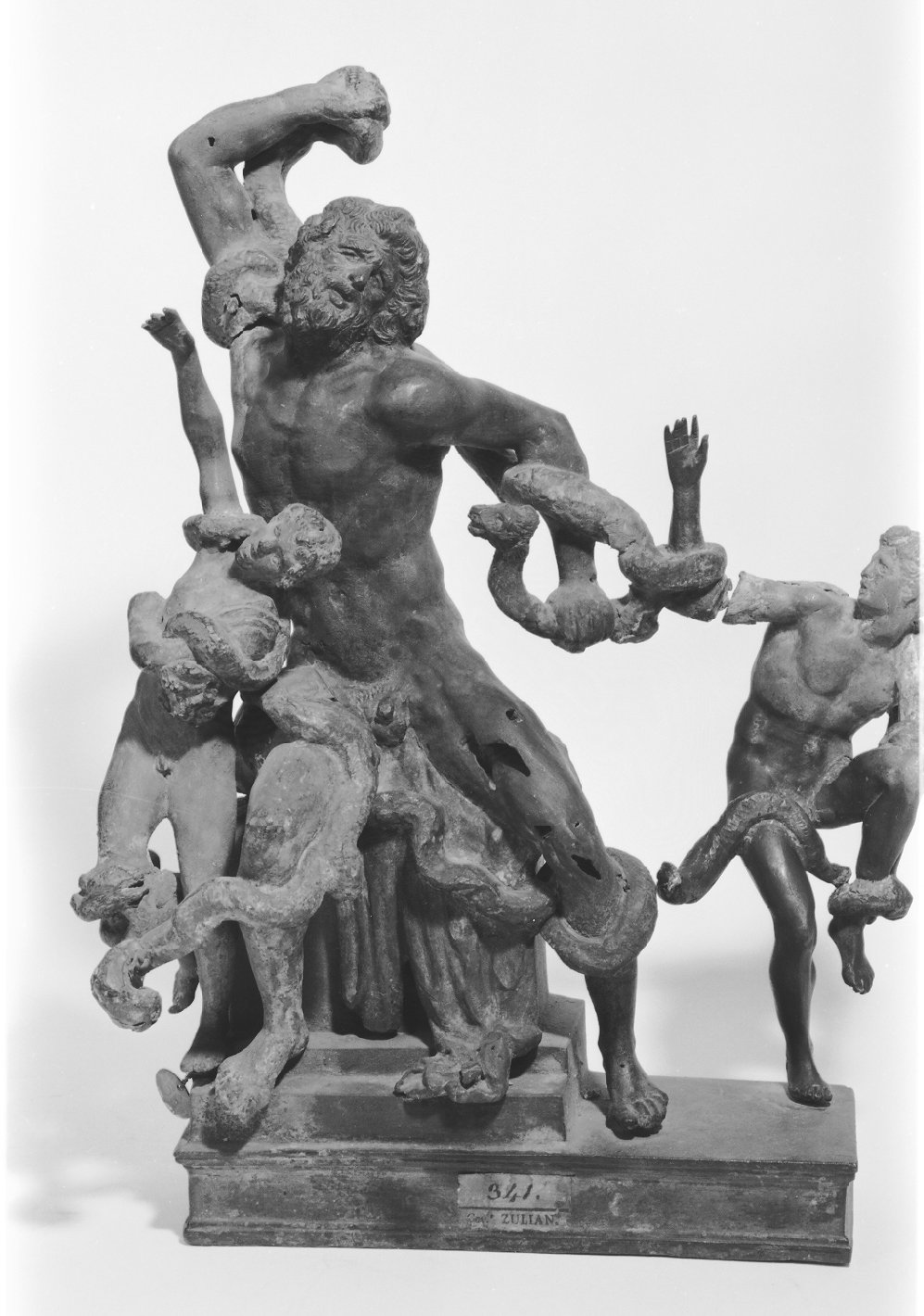 Laocoonte e i figli strangolati da due serpenti (statuetta, opera isolata) - bottega Italia centro-settentrionale (sec. XVI)