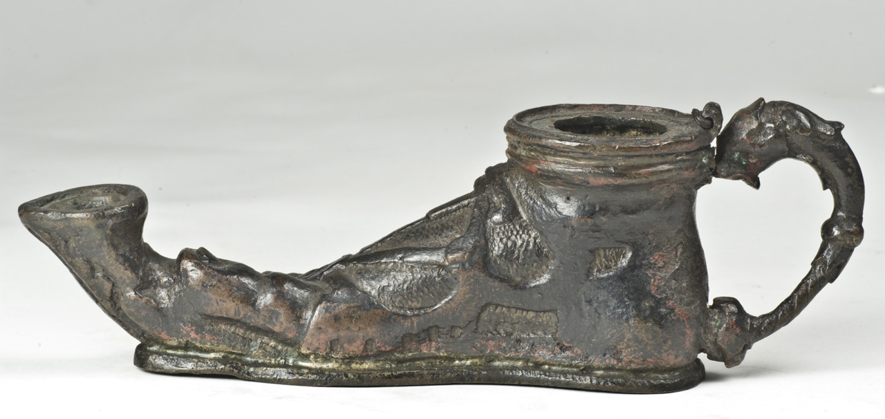 piede calzato (lampada, opera isolata) - bottega padovana (prima metà sec. XVI)