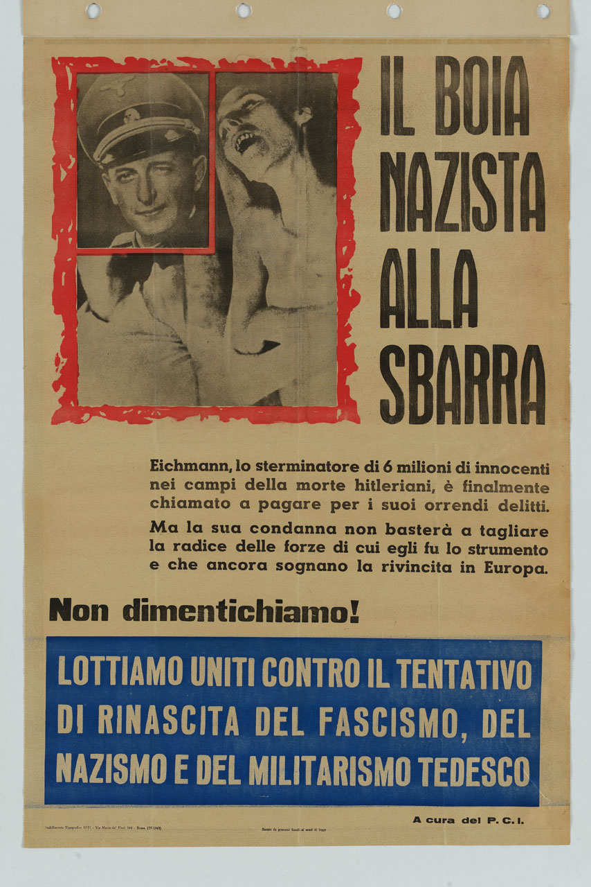 fotografia del nazista Eichmann accanto a quella di cadaveri (manifesto) - ambito italiano (sec. XX)